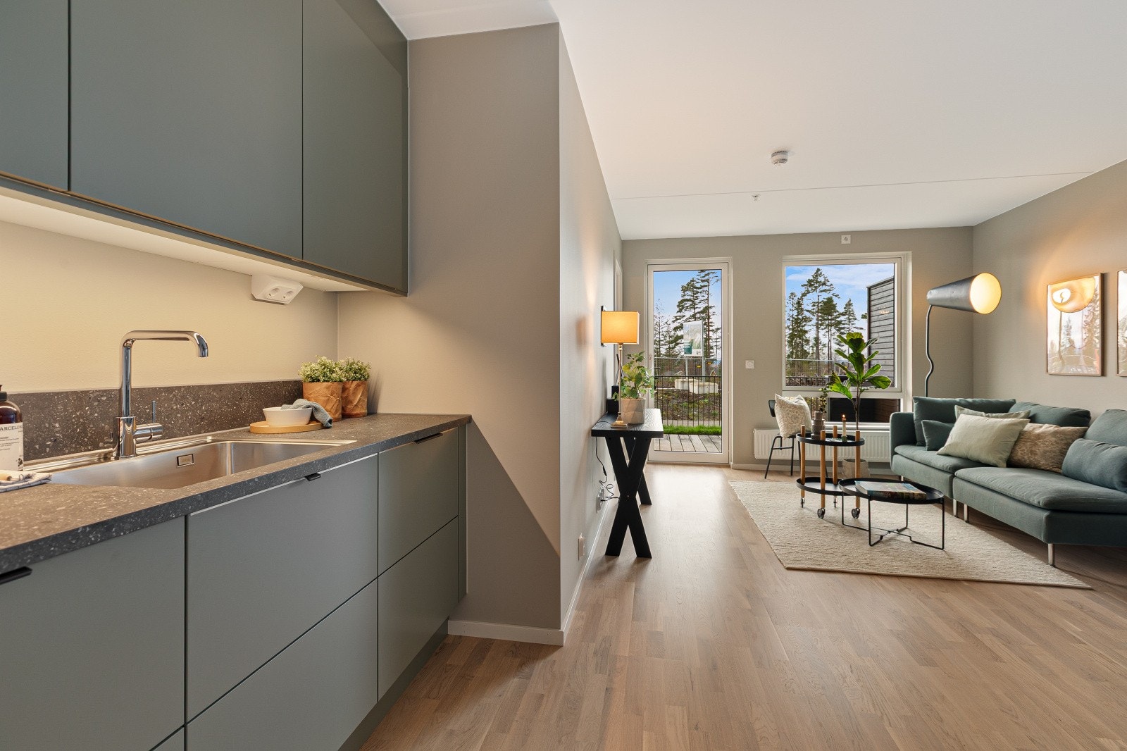 Leiligheten er en del av et moderne og nytt nybyggprosjekt like utenfor Jessheim sentrum, og byr på en gjennomtenkt og effektiv planløsning. Galleribilde