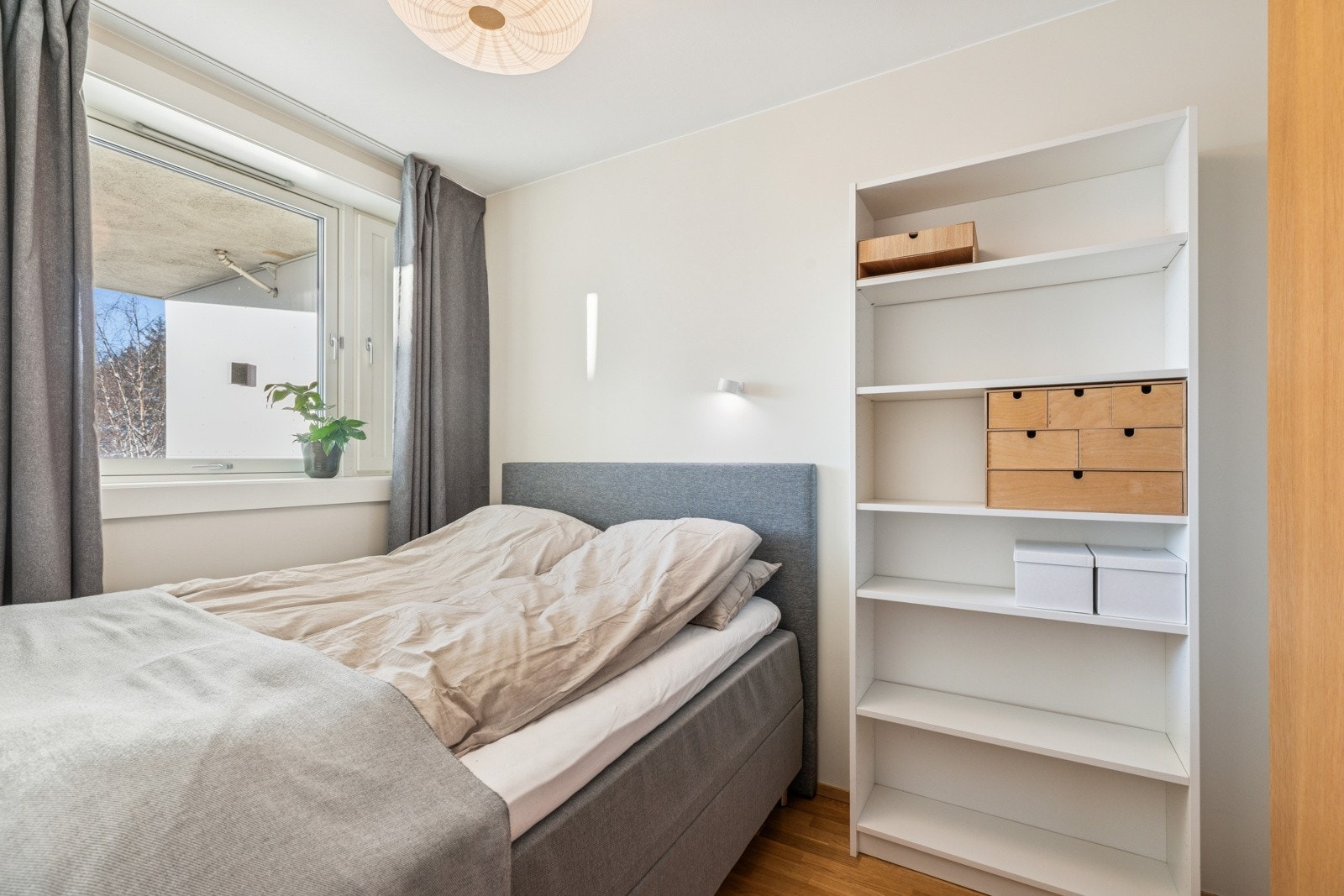 Hovedsoverom med dobbelt garderobeskap Galleribilde