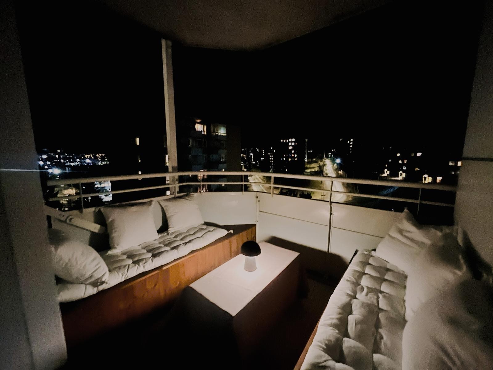 Kveldsstemning på balkongen Galleribilde