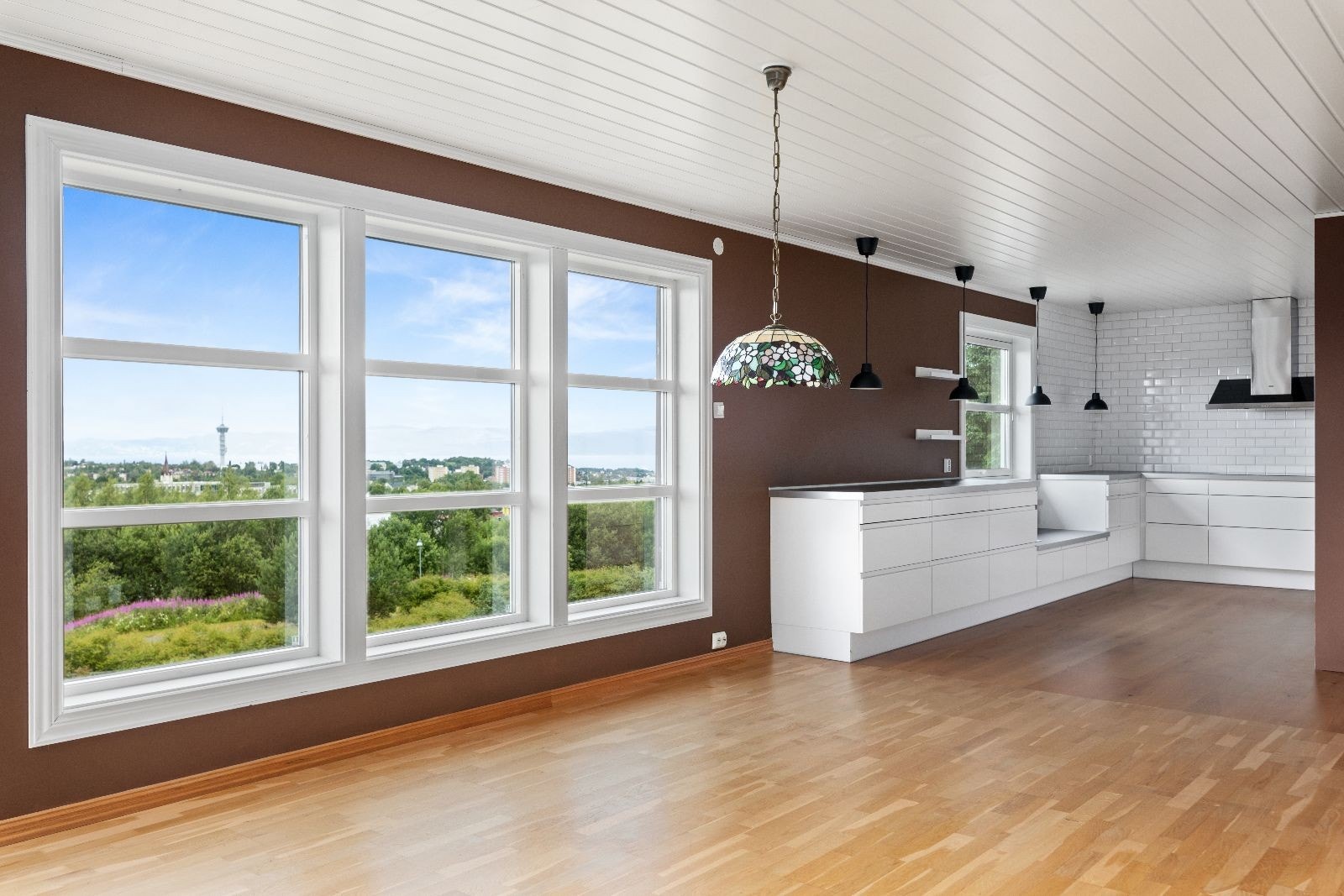 Åpen stue/kjøkken-løsning. Galleribilde