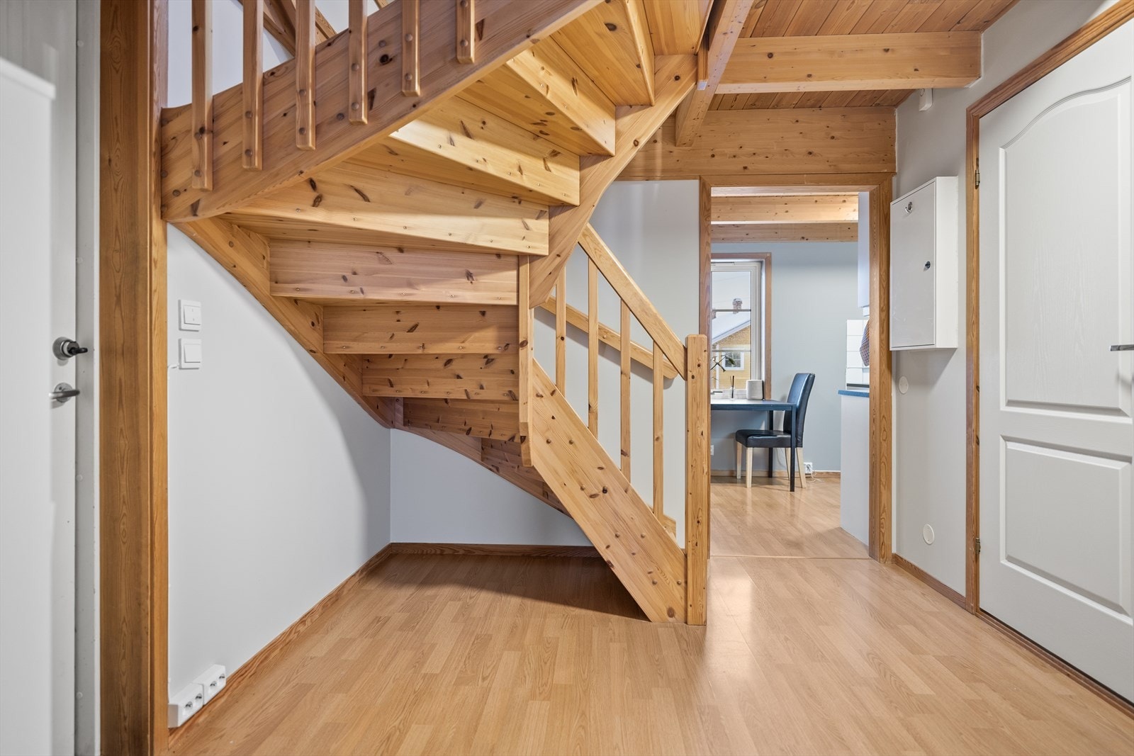 Boligen streker seg over 2. etasjer. Galleribilde