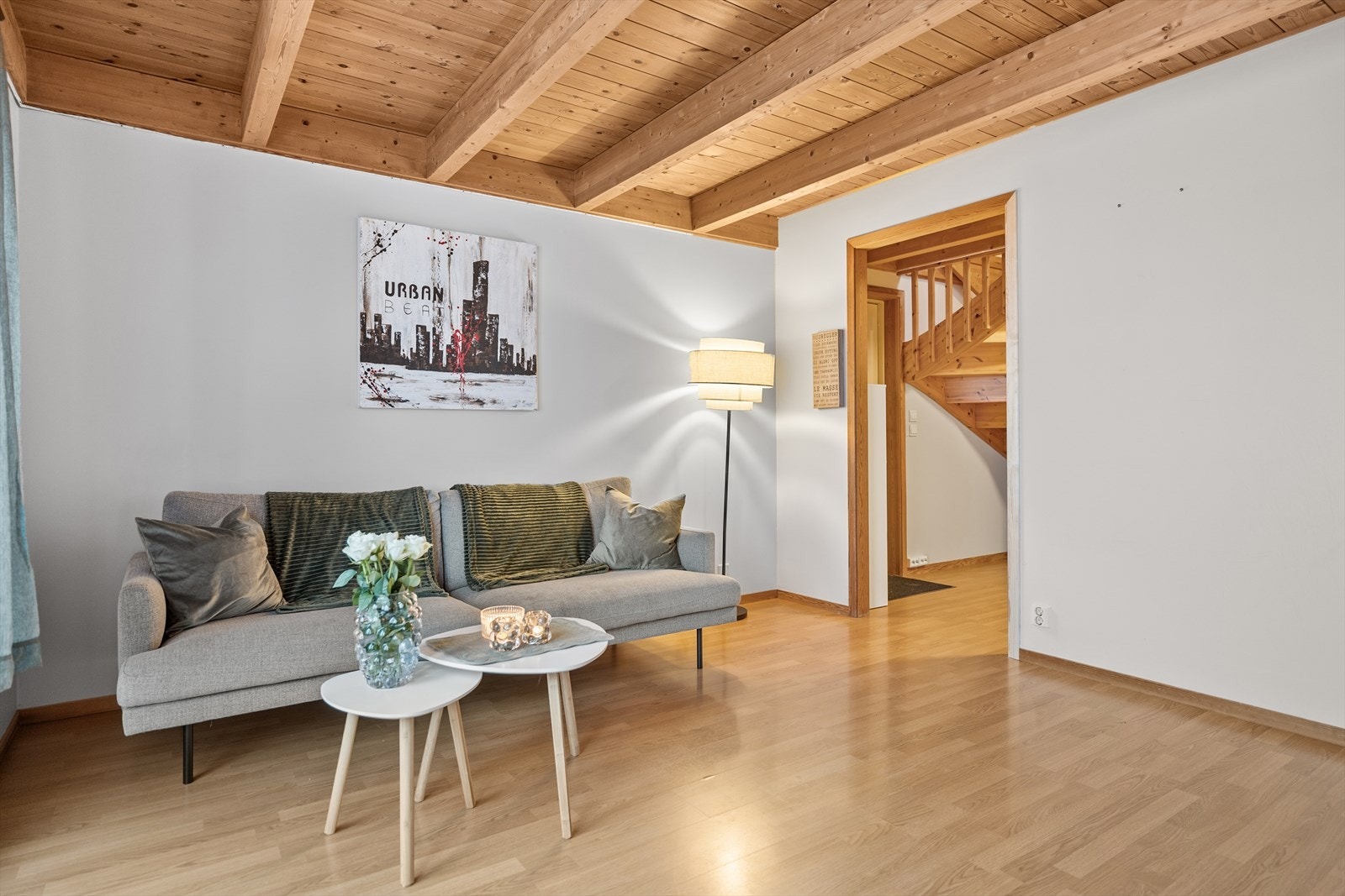 Du har en naturlig plass til både sofagruppe og TV med tilhørende møblement. Galleribilde