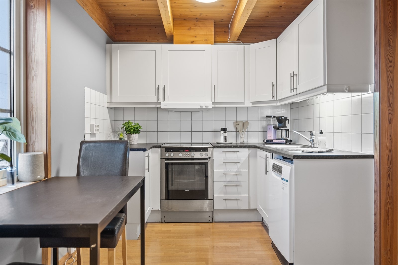 Her er det plass til hyggelig spisebord for en koselig frokost. Galleribilde