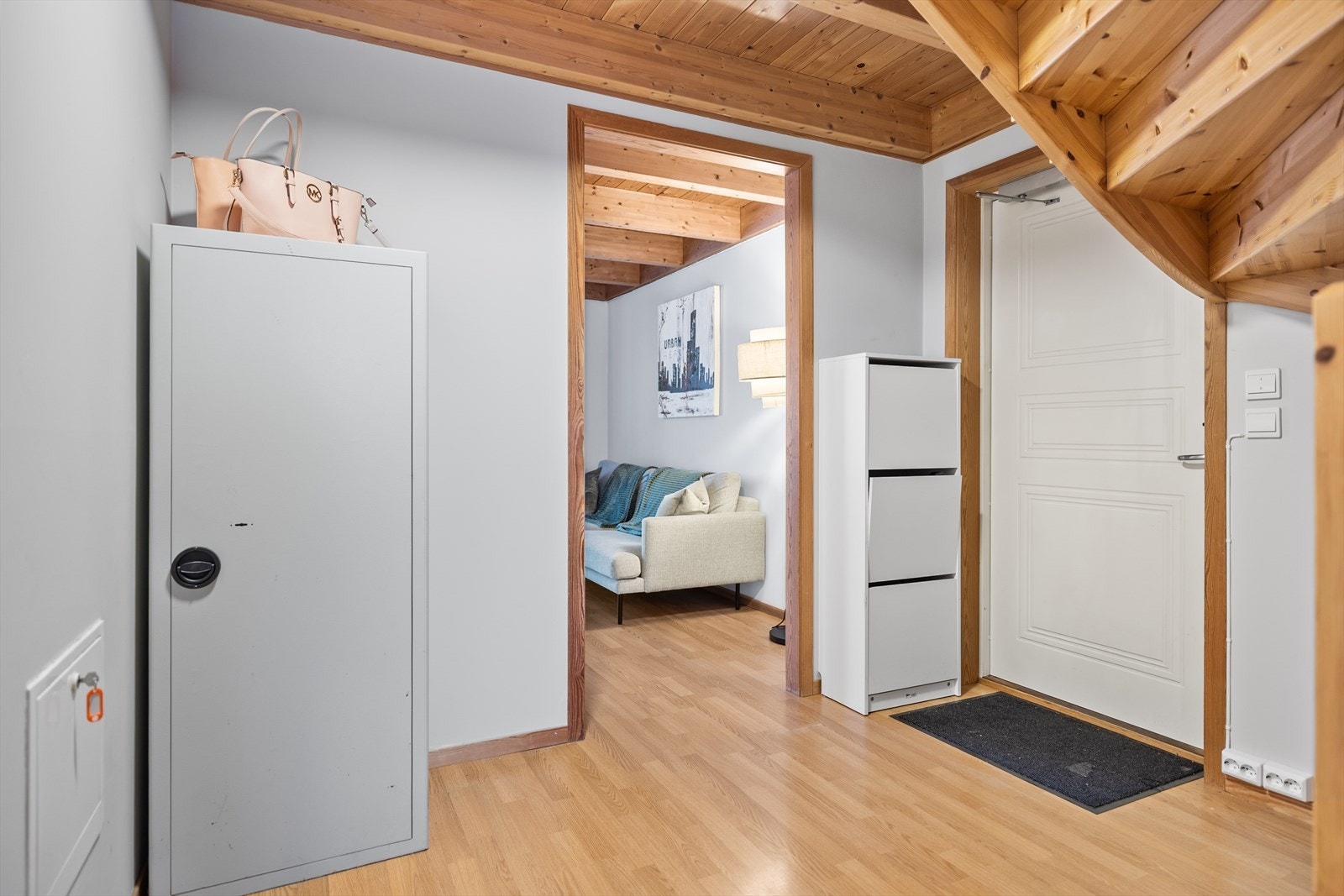 Når du kommer inn i boligen, er det første du møter en trivelig entré. Galleribilde