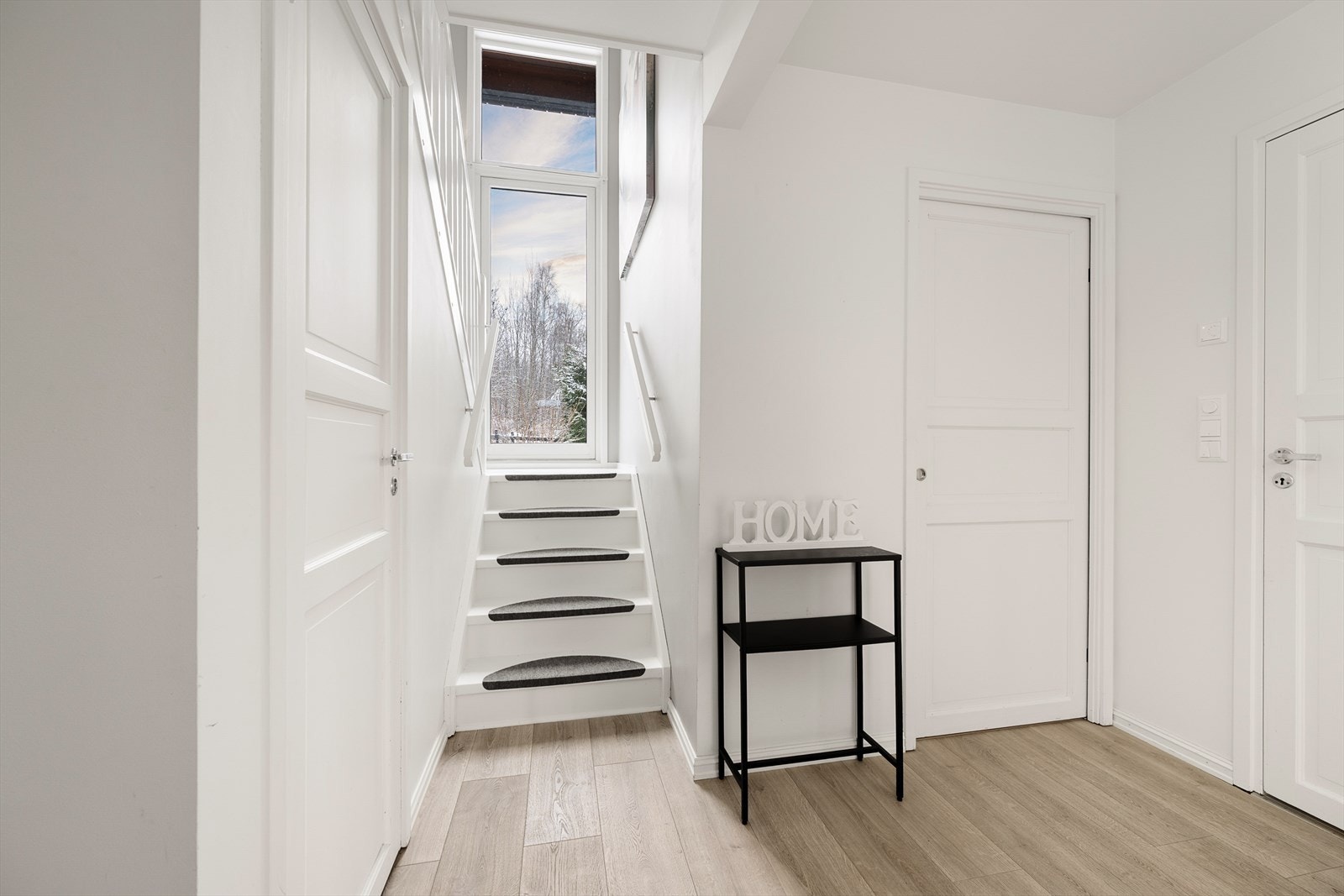 Lyse og nøytrale overflater gir et godt utgangspunkt for personlig innredning. Galleribilde