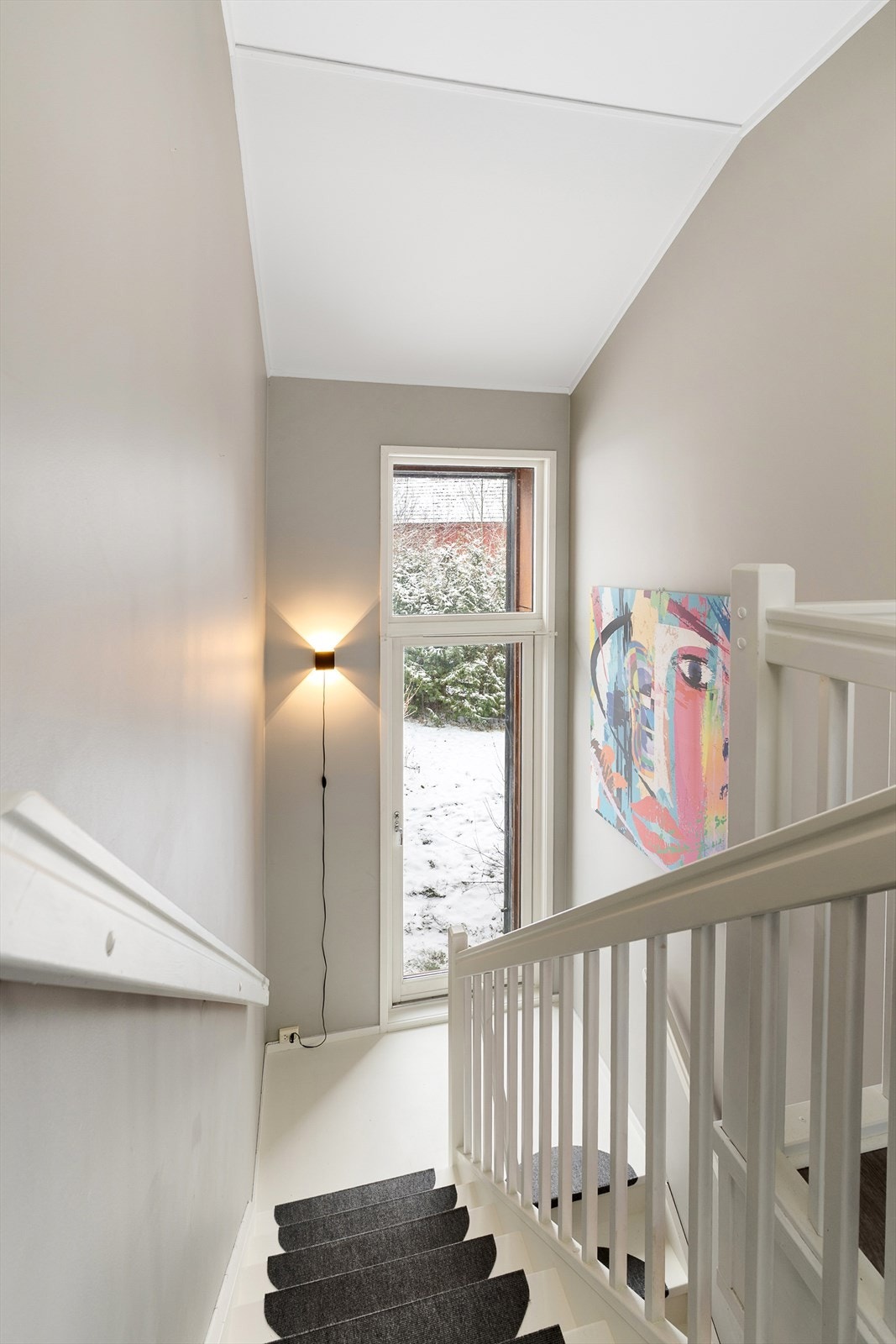 Trapperommet binder de to etasjene sammen på en effektiv måte. Galleribilde