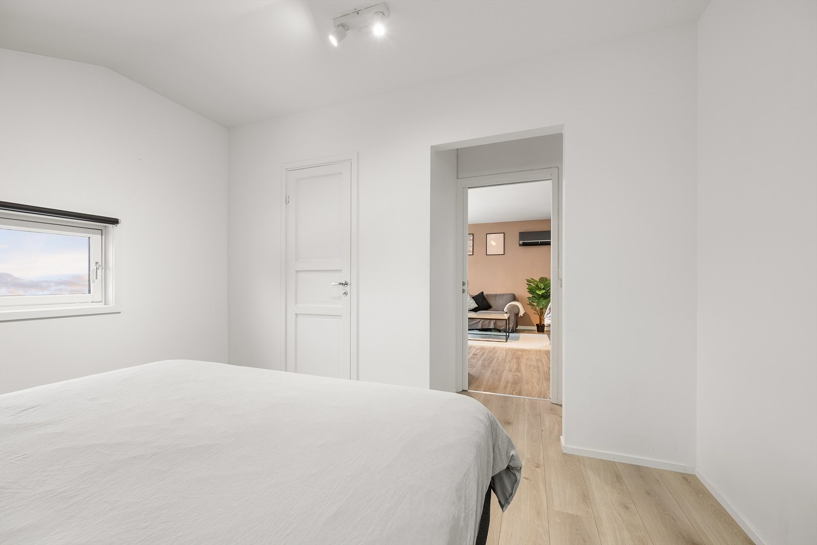 Soverommet ligger praktisk til i tilknytning til stuen. Galleribilde