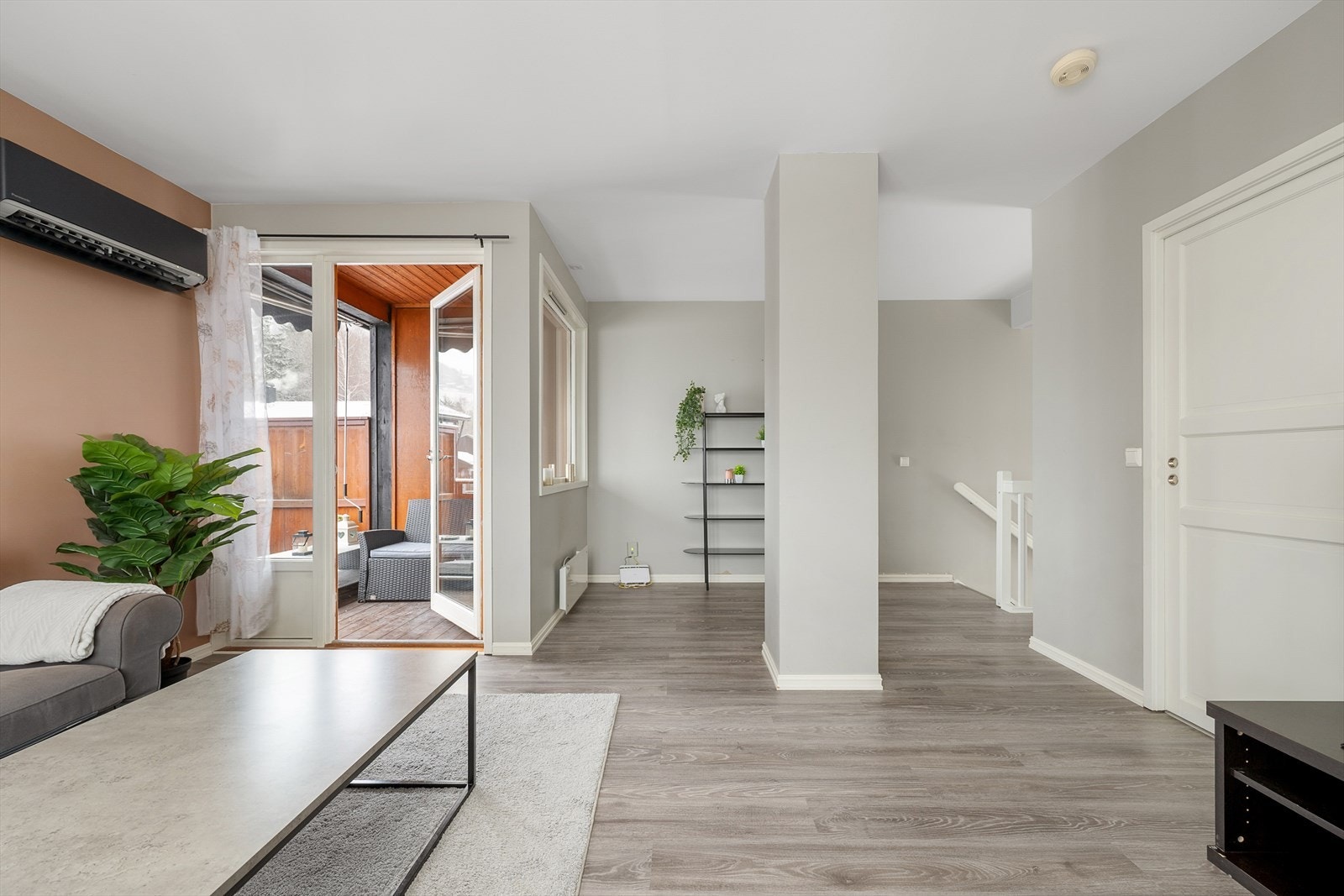 Planløsningen gir en god flyt mellom inne- og uterom. Galleribilde