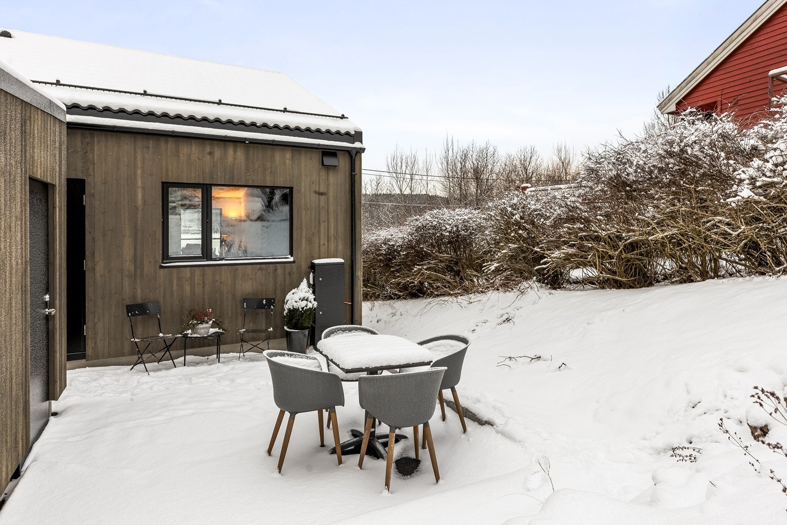 Her er det plass for en utendørs spiseplass eller loungegruppe. Galleribilde