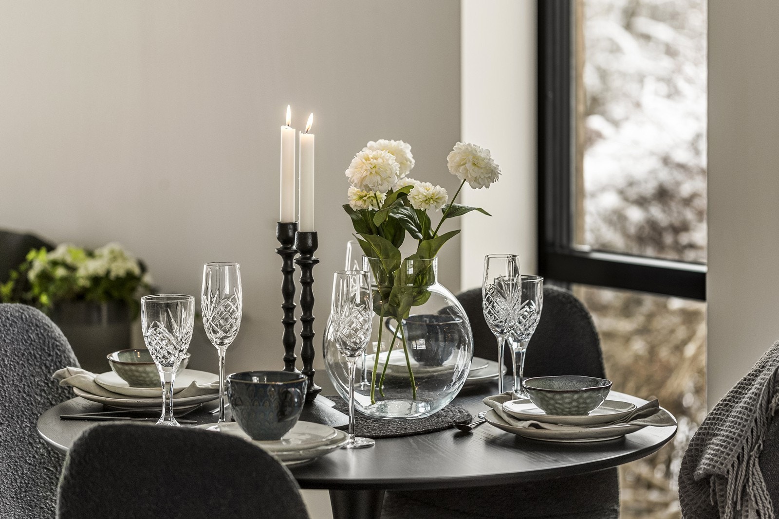 Her kan man dekke på til hyggelige måltider med familie og venner. Galleribilde