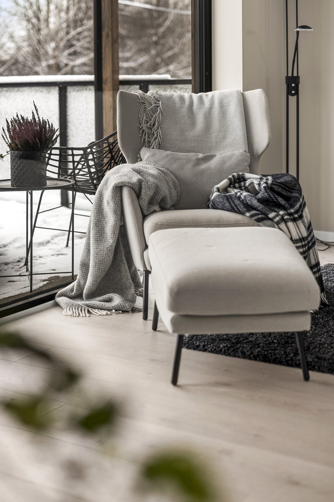 De store vinduene slipper inn rikelig med dagslys. Galleribilde