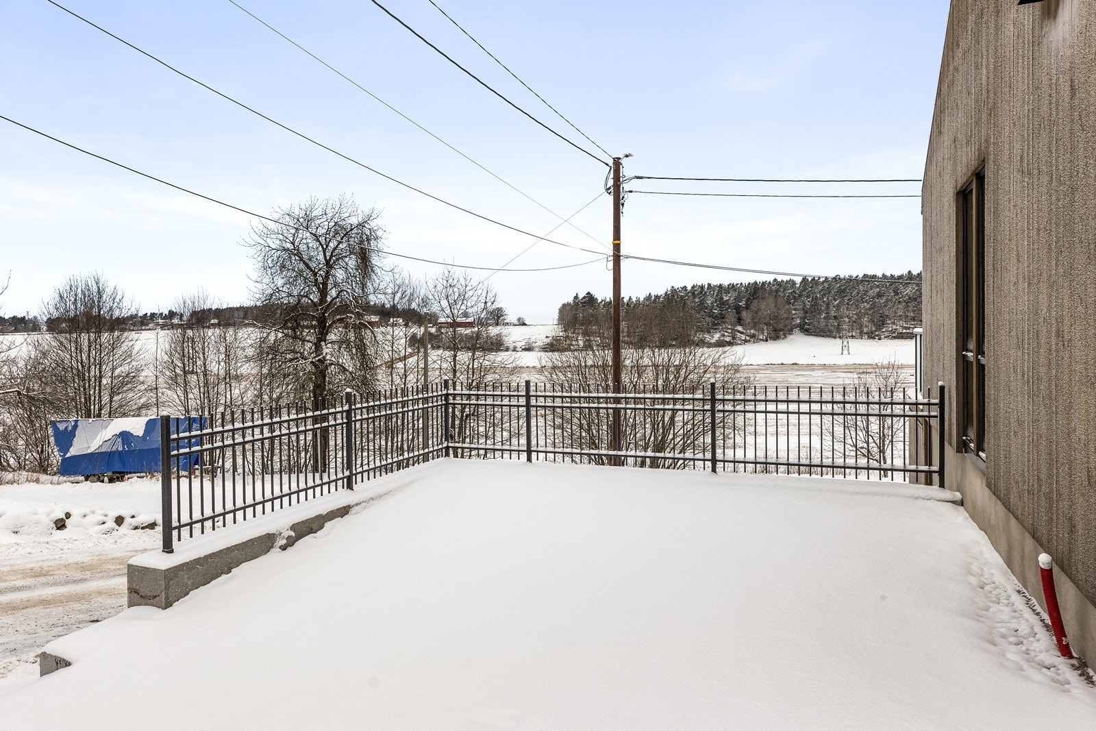 Eiendommen ligger i et trygt nabolag med en god blanding av nærhet til natur og service. Galleribilde