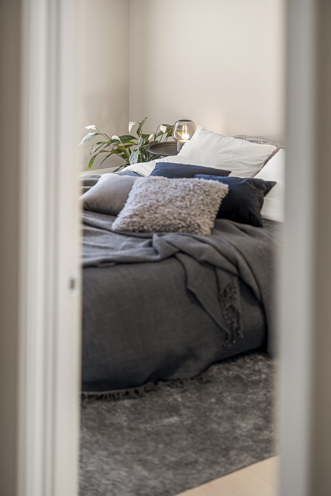 Et rolig rom som vender ut mot uteområdet. Galleribilde