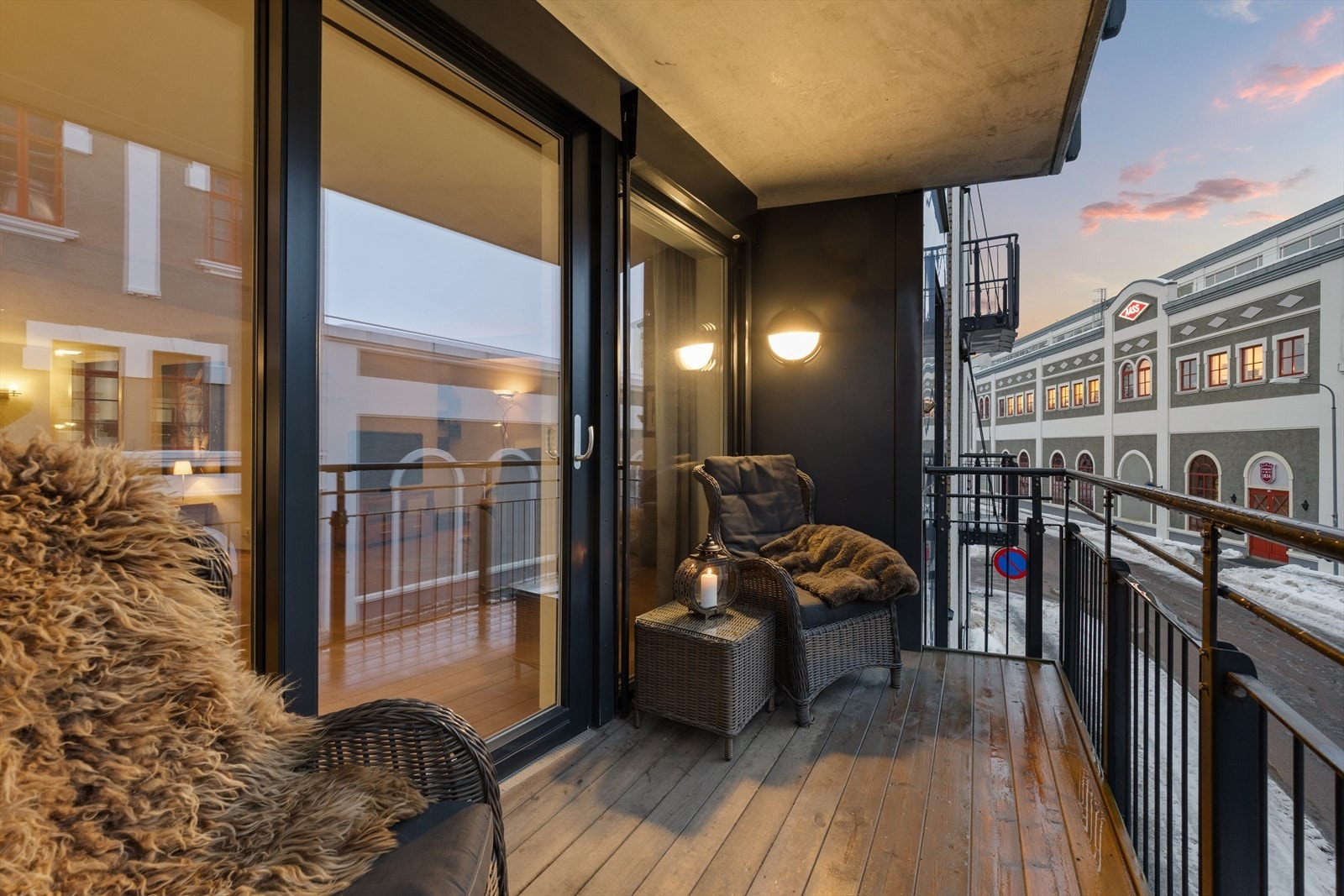 God plass for utemøblement Galleribilde