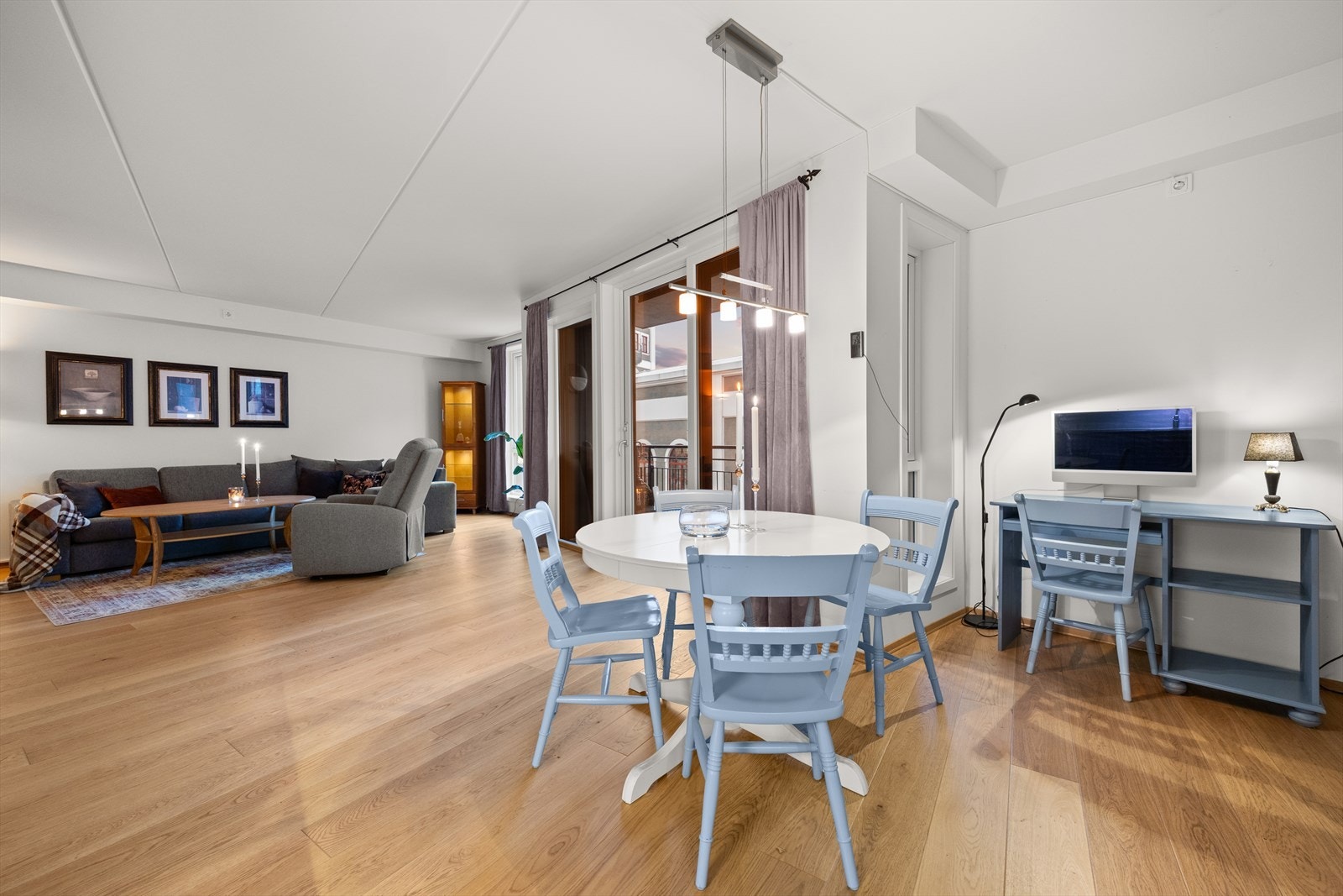 Naturlig plass for spisebord i tilknytning til kjøkkenet Galleribilde