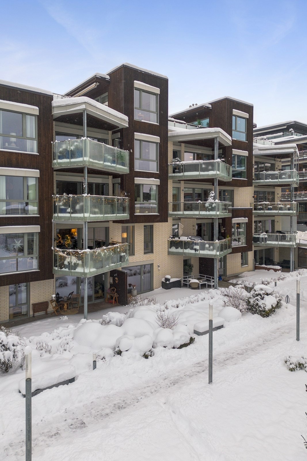 Det er gangsavstand til både cafeer, shopping, bibliotek, restauranter og byens pulserende uteliv i helgene. Galleribilde