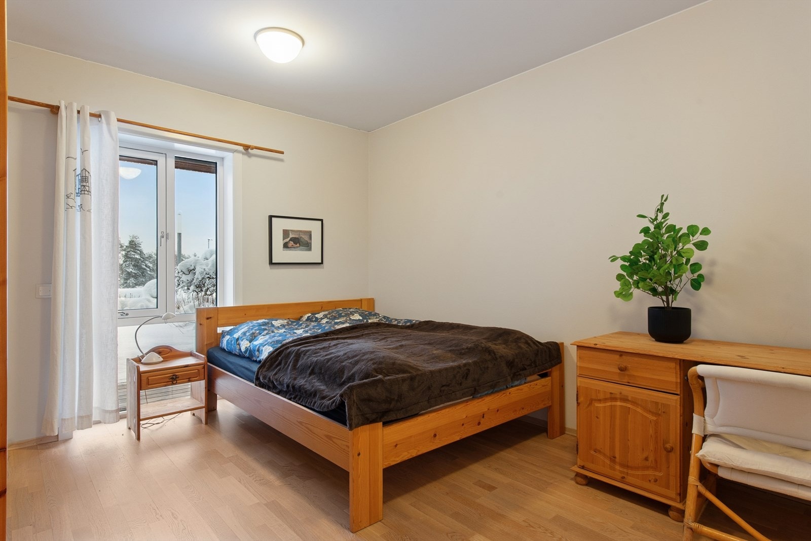 Fra stuen har du adkomst til boligens soverom. Galleribilde