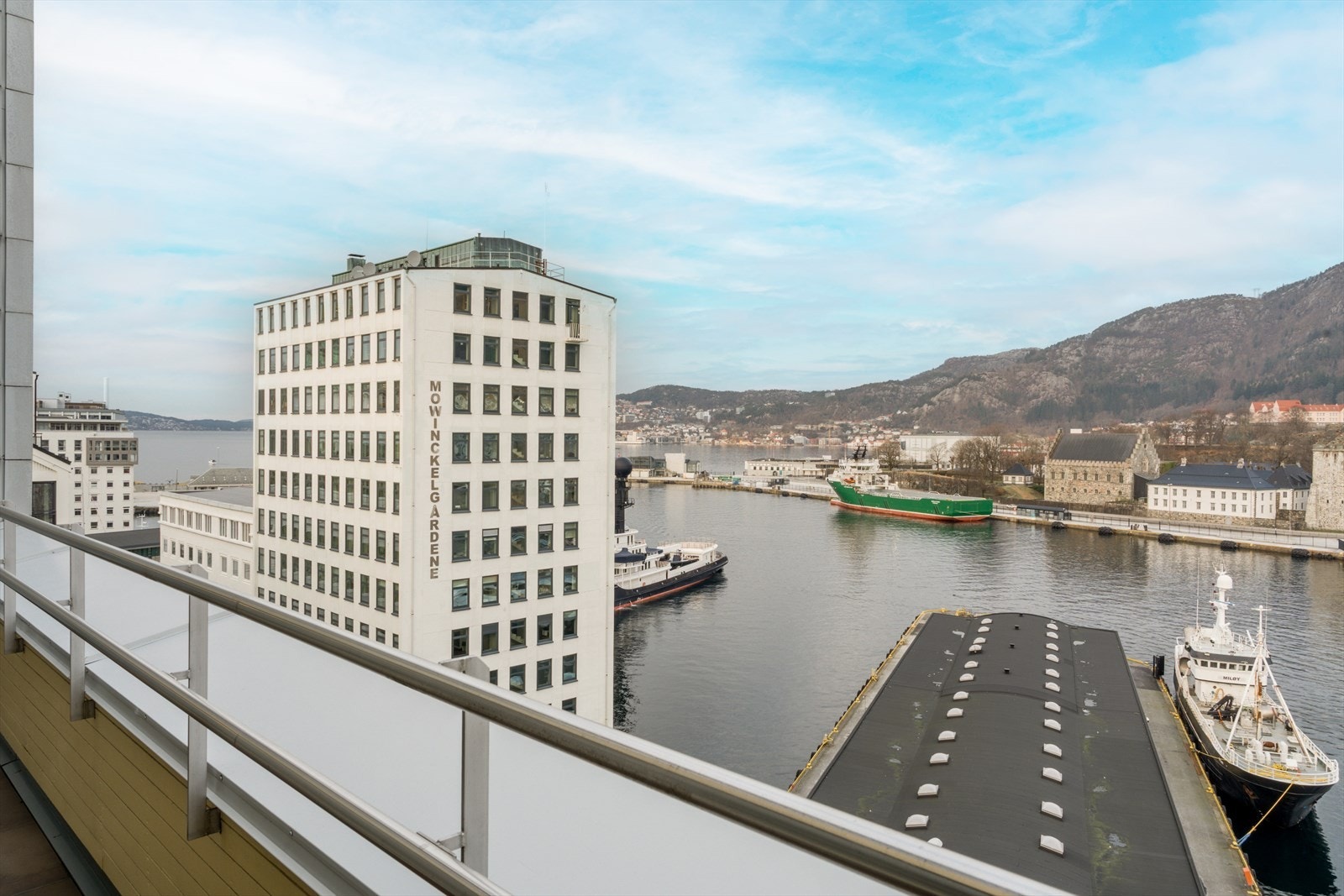 Her får man med seg innseilingen til Bergen Galleribilde