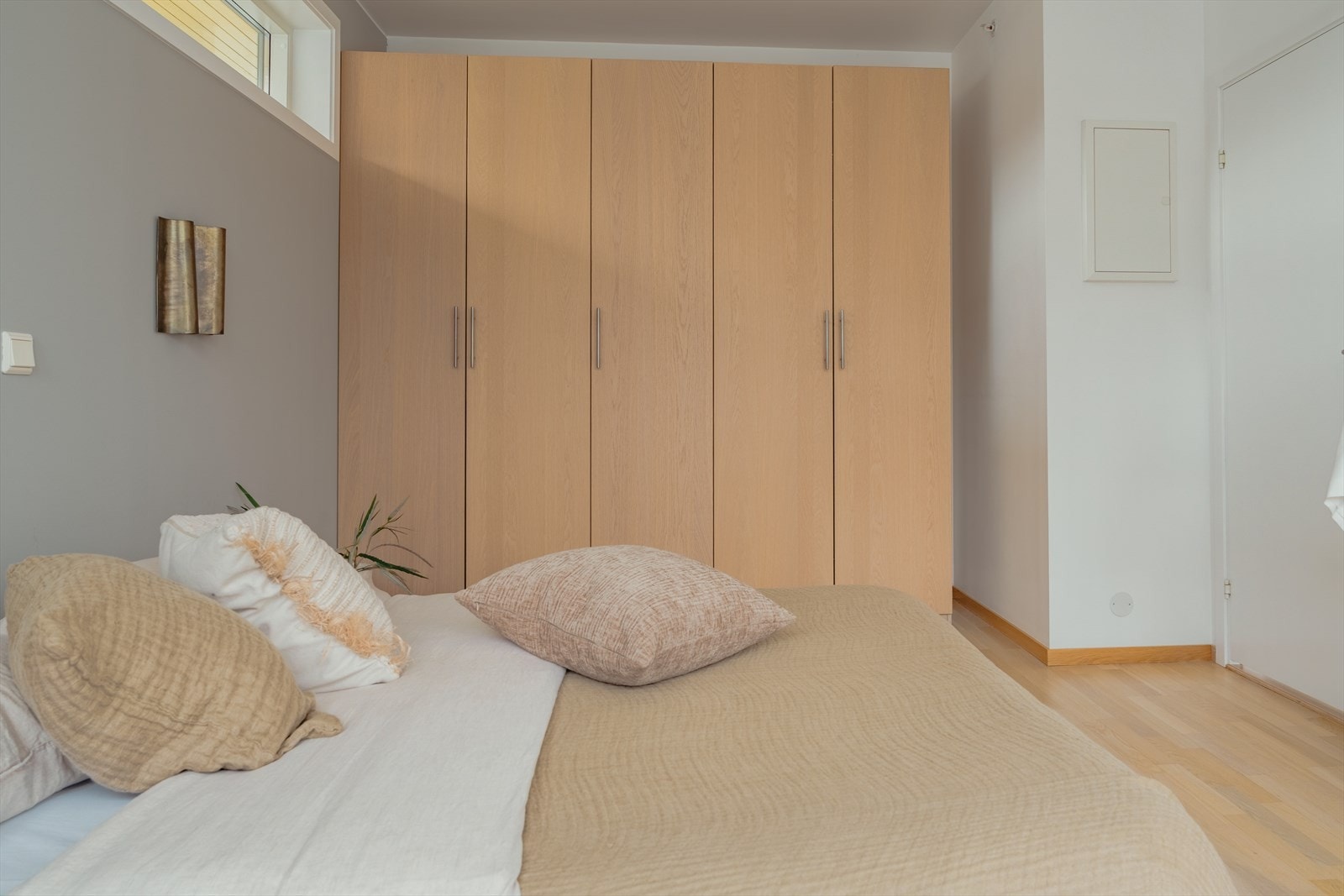 Praktisk garderobeskap medfølger handelen Galleribilde