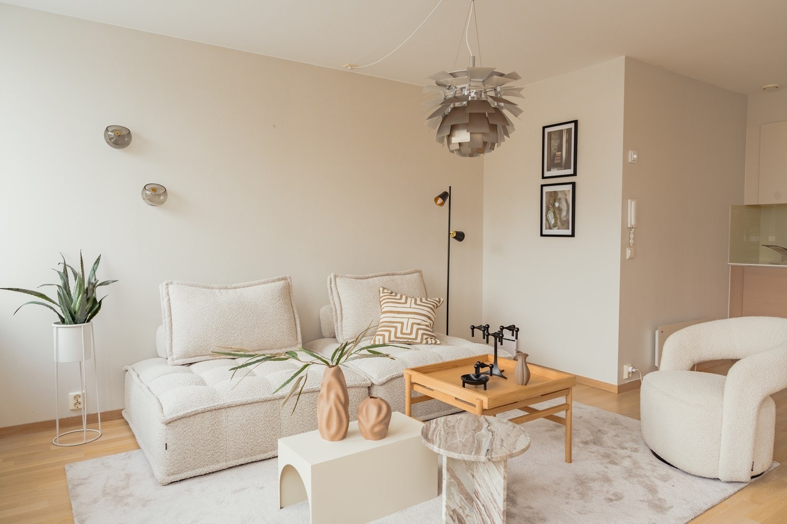 Stue og kjøkken måler 38 m² Galleribilde