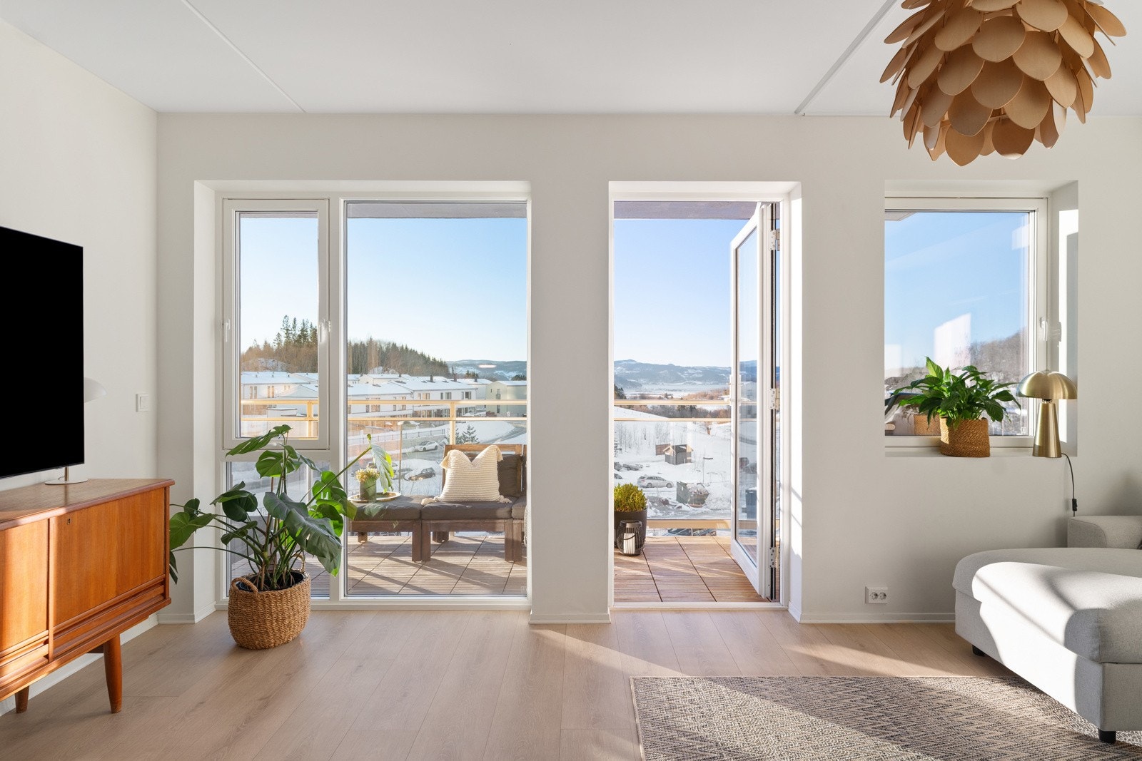 Med en utsikt som denne blir kunst på veggene overflødig. Galleribilde