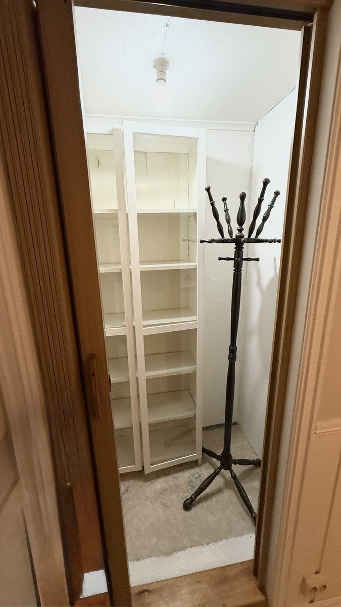 lite bod i leiligheten for oppbevaring. Galleribilde