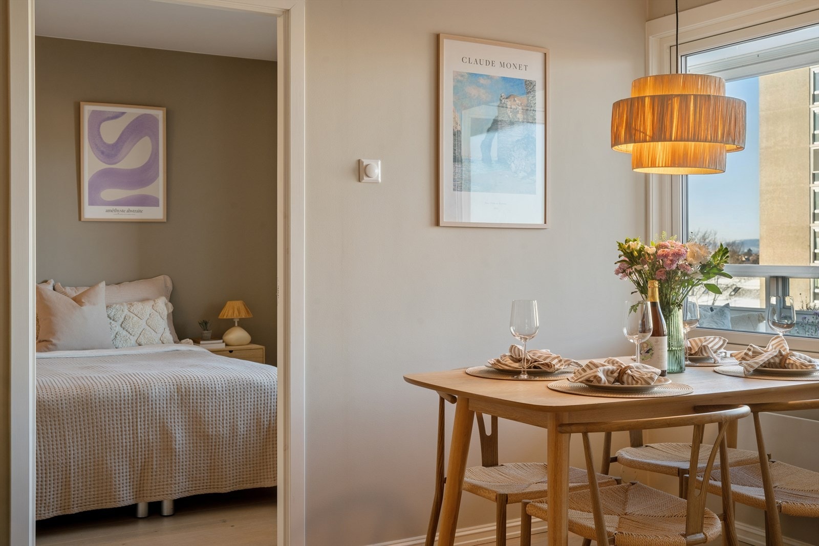 Fra stuen går man videre inn til det vakre hovedsoverommet. Galleribilde