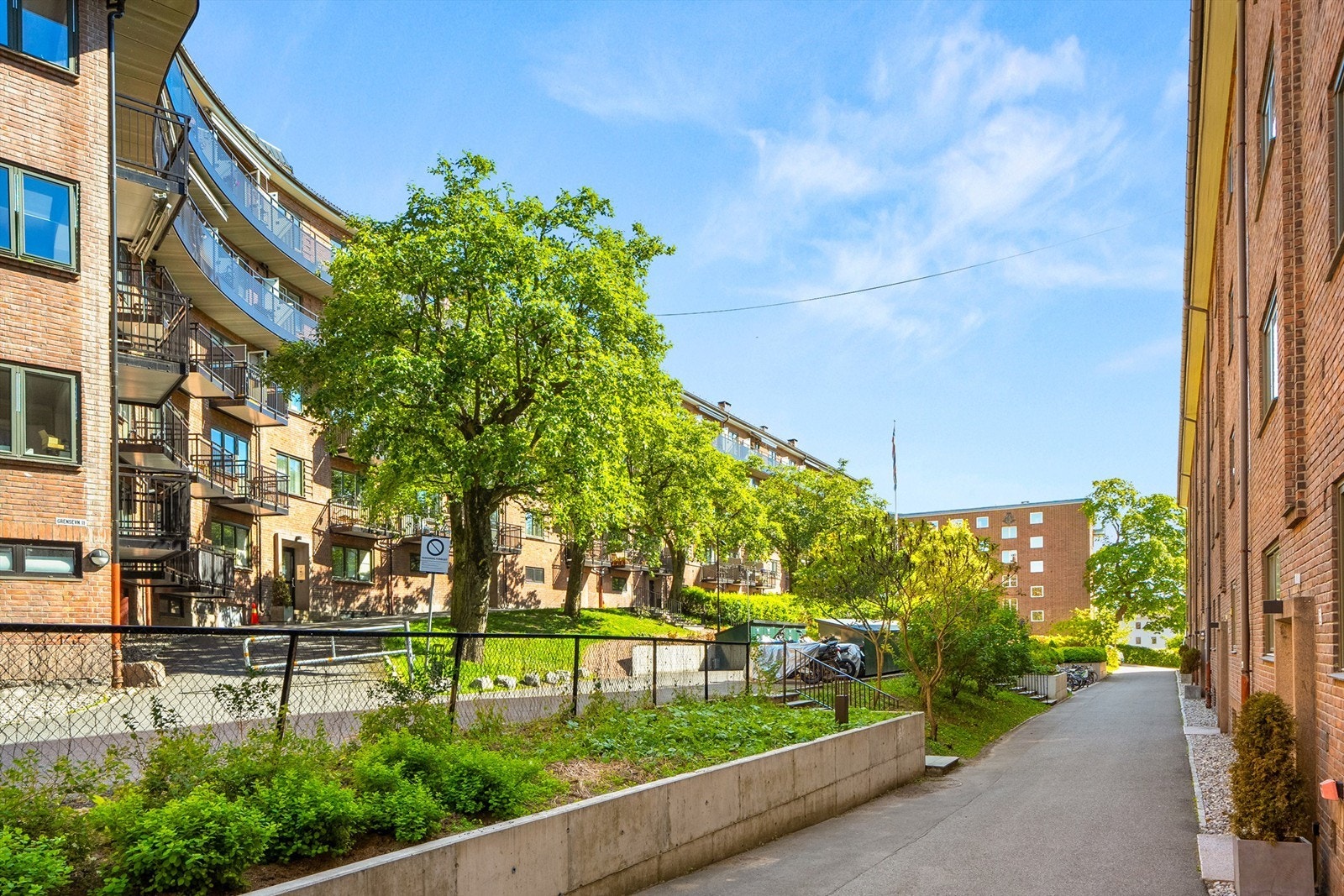 Grenseveien 11F ligger pent til med kort vei til alt du trenger i det daglige! Galleribilde