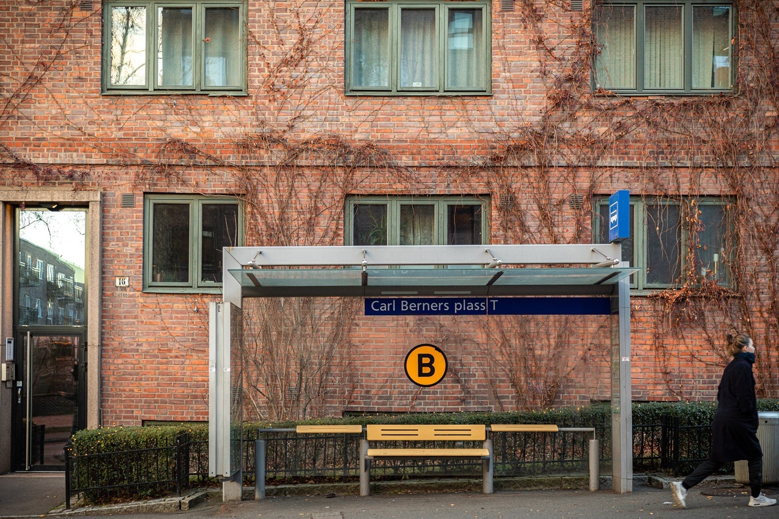 Fra leiligheten er det kort avstand til buss, t-bane og trikk. Galleribilde