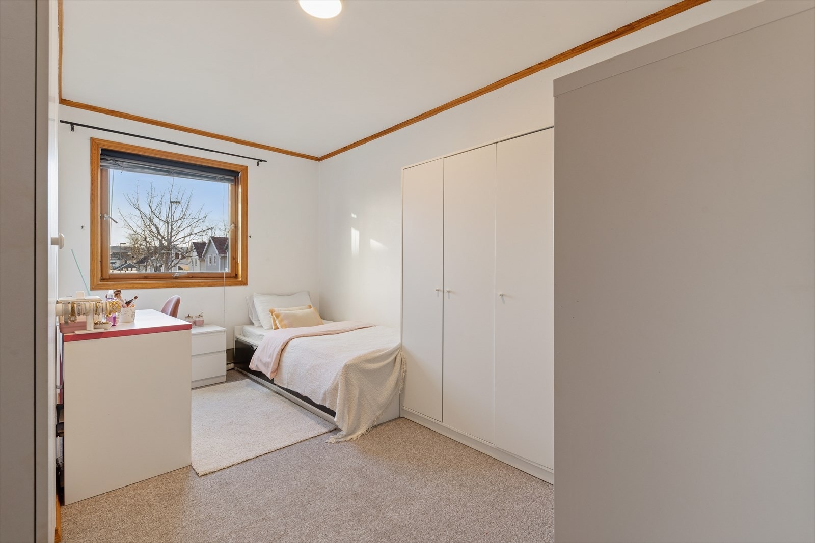 Soverom 3 er også av god størrelse og utstyrt med god garderobeplass. Galleribilde