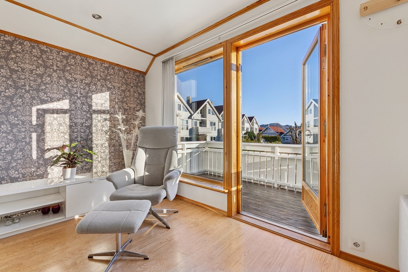 Fra stuen har man utgang til en koselig balkong. Galleribilde