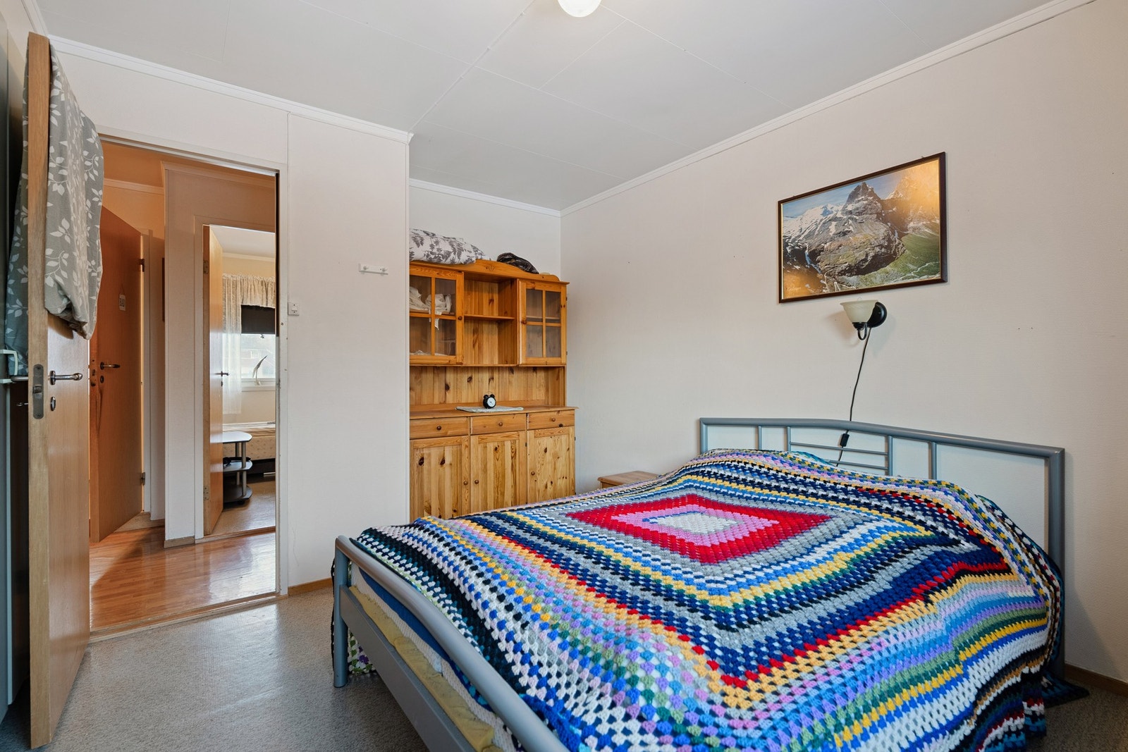 Hovedsoverom. Det er til sammen 3 soverom i hoveddelen Galleribilde