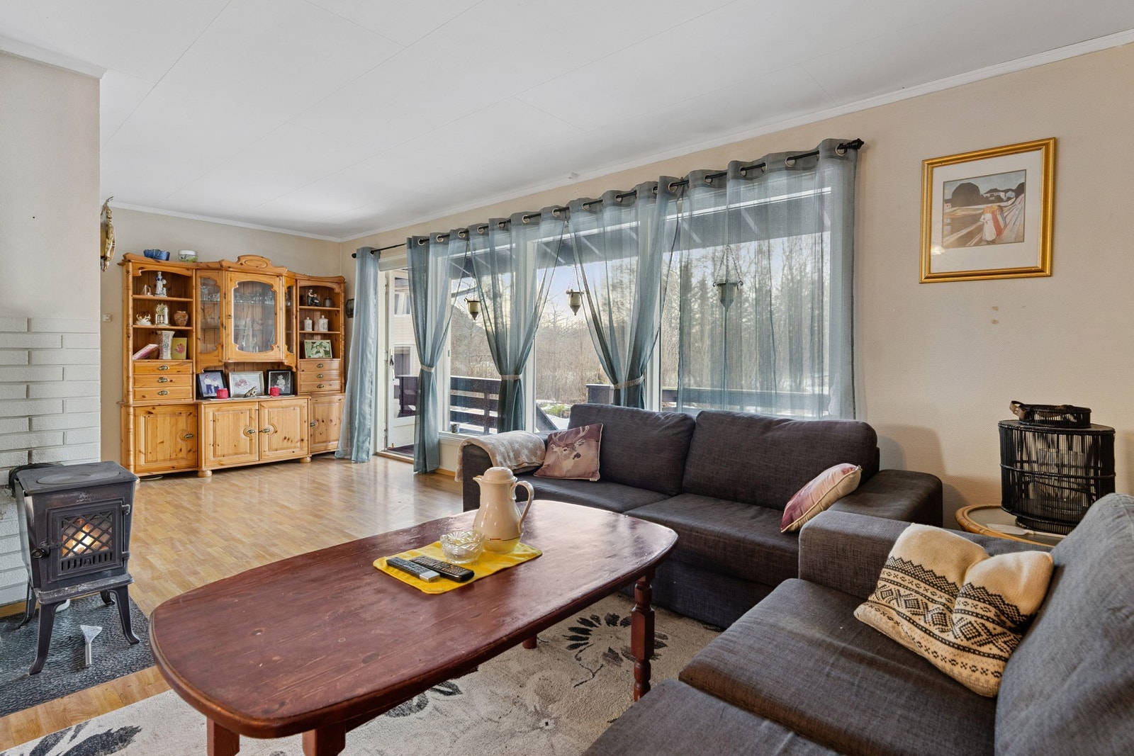 Løkavegen 19 er boligens hoveddel og består av 2 etasjer Galleribilde