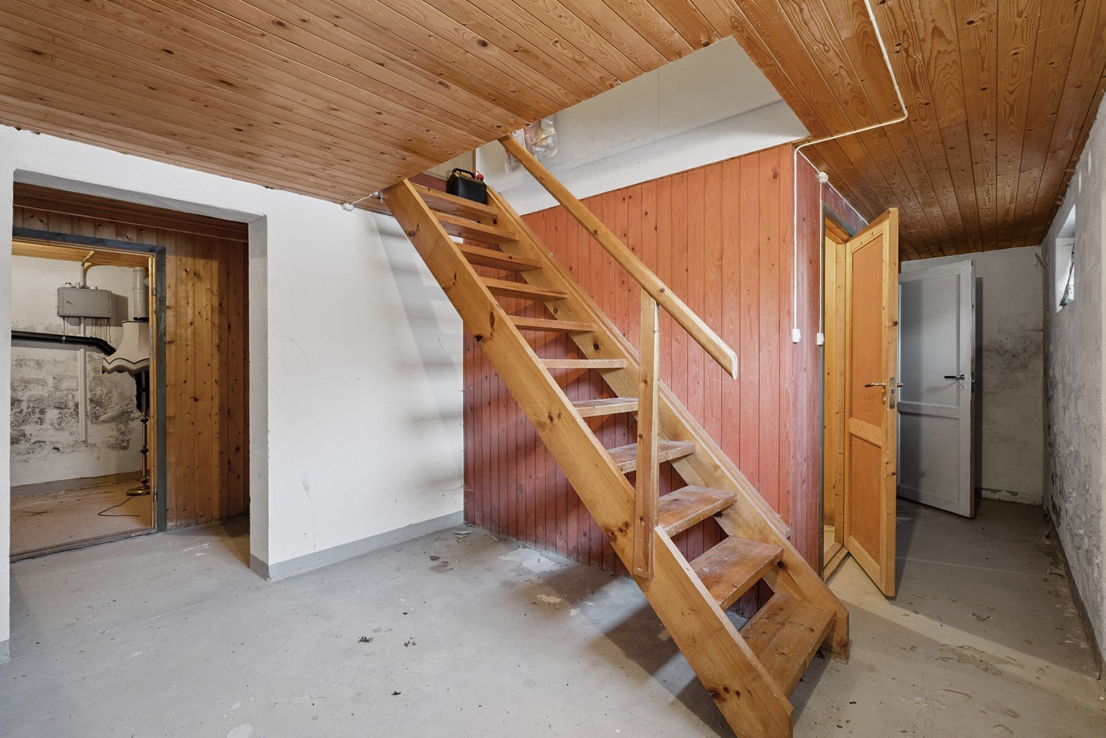 Trapp ned til underetasje Galleribilde