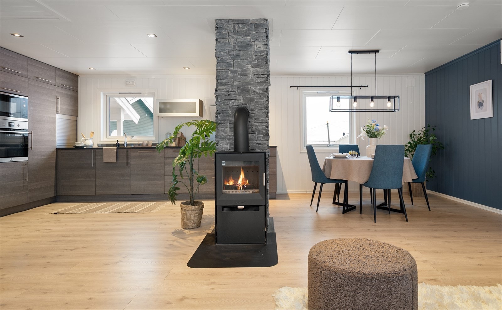 En innholdsrik enebolig over to plan. Galleribilde