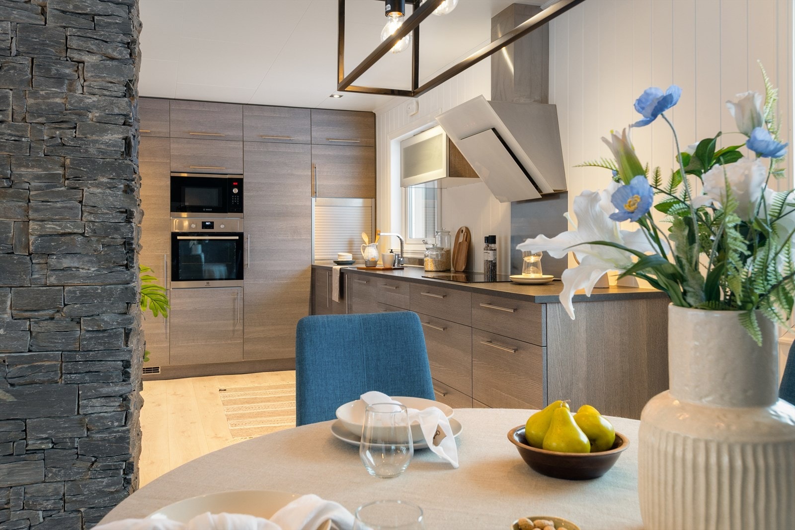 Kjøkkenet har en moderne Kvik-innredning fra 2017. Galleribilde