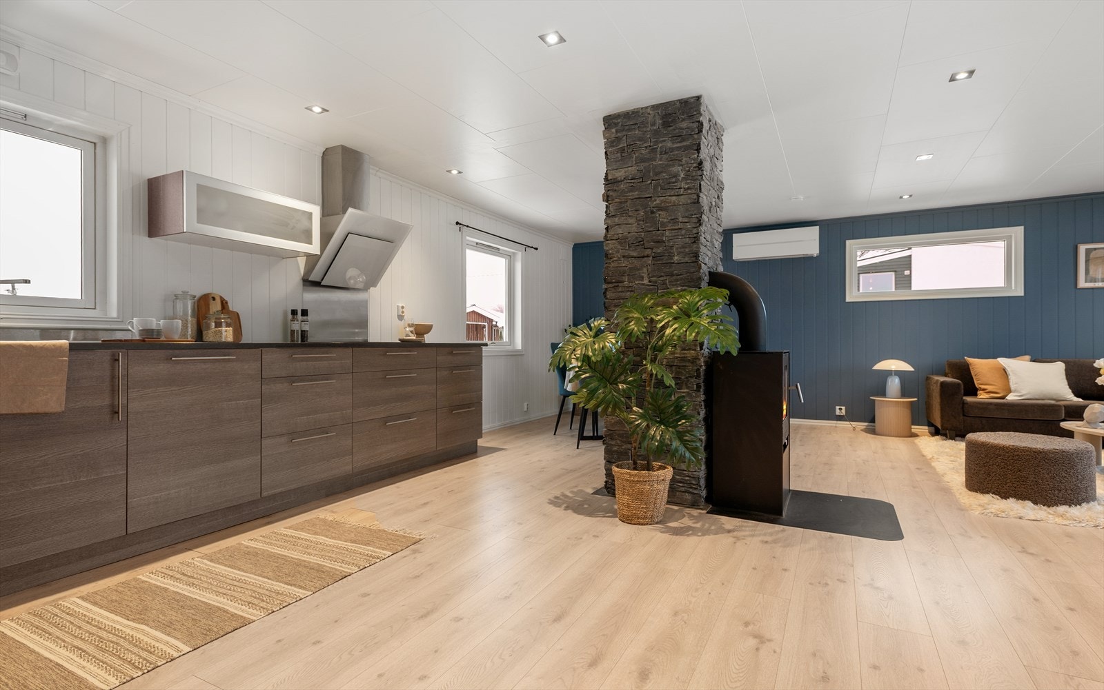 En nyere varmepumpe fra 2025 sørger for effektiv oppvarming. Galleribilde