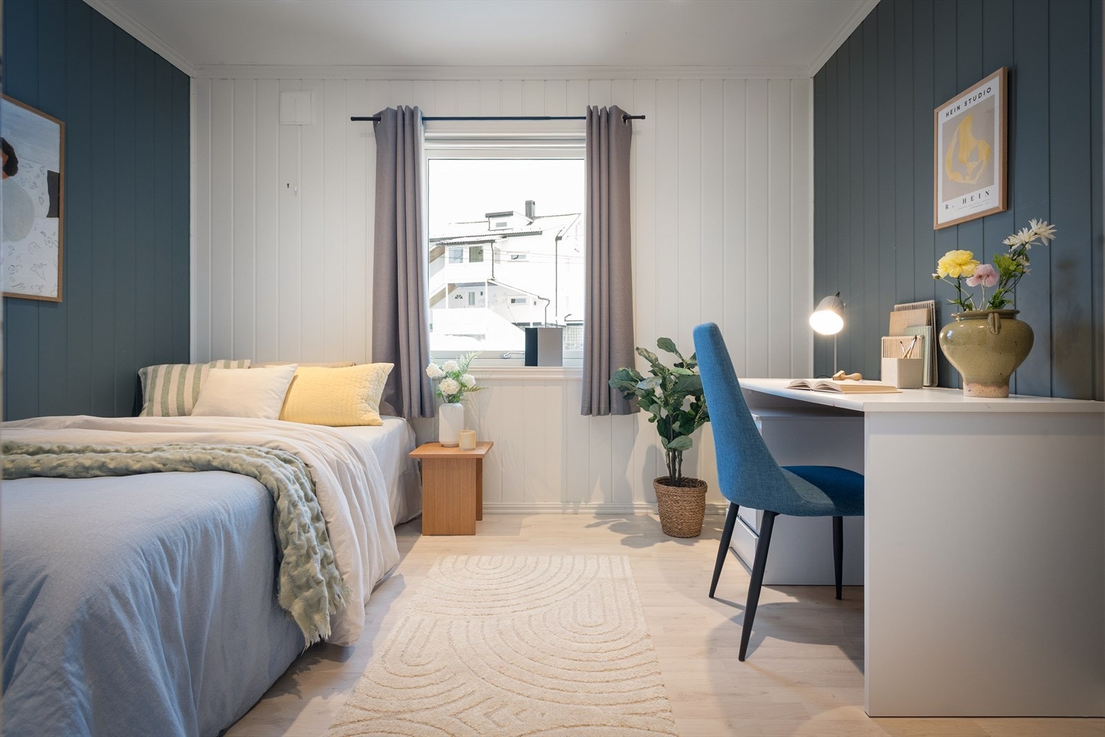 Det andre soverommet er lyst og kan innredes som barnerom eller kontor. Galleribilde