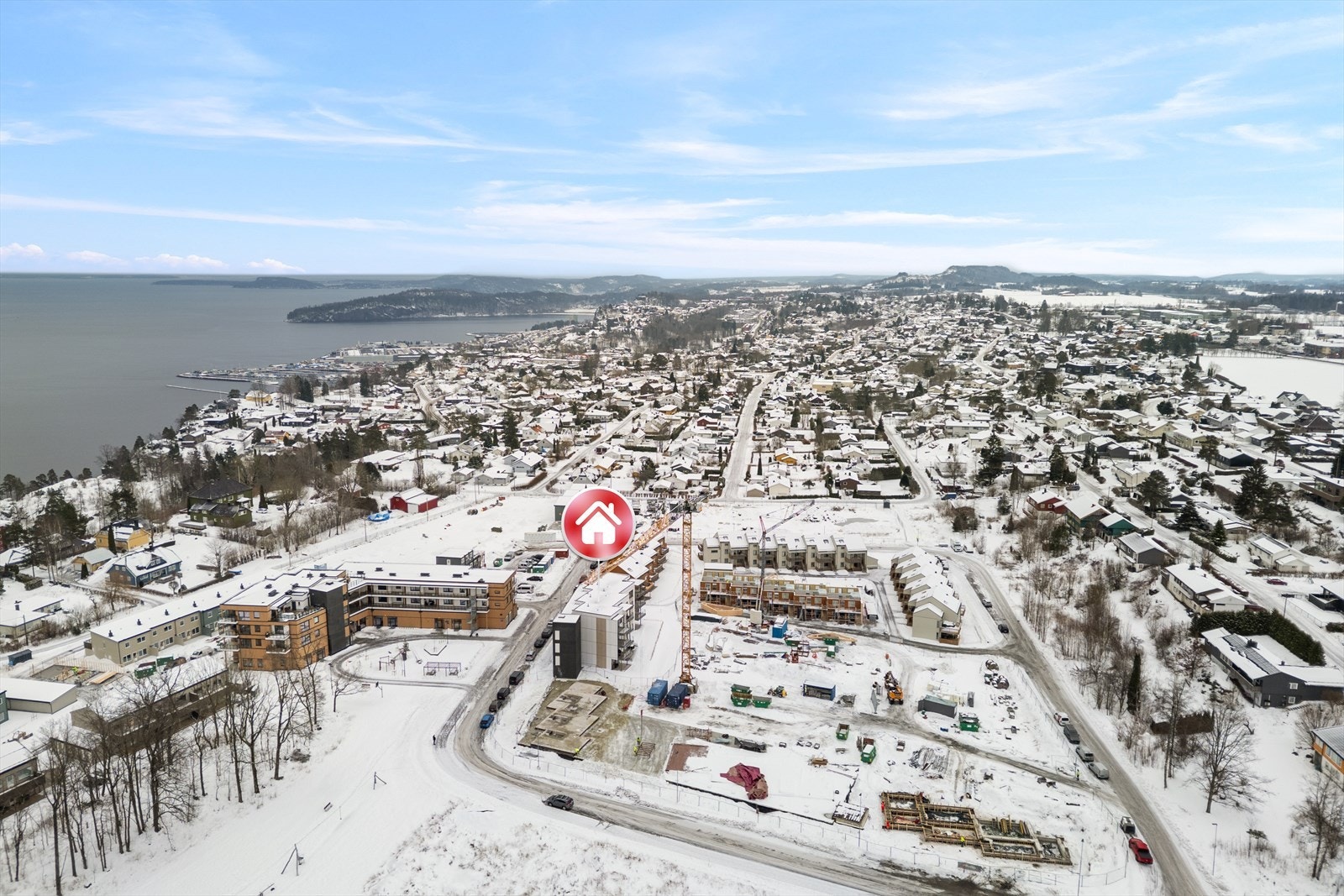 Nabolaget byr på en kombinasjon av rolig atmosfære og nærhet til praktiske hverdagsfasiliteter. Galleribilde