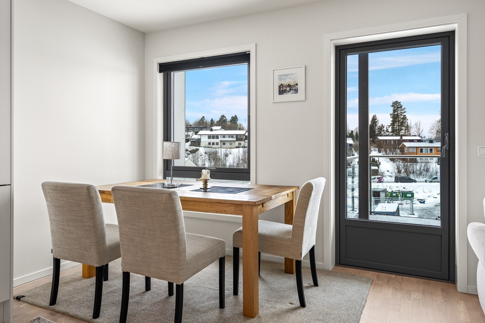 Utgang til balkongen fra stuen. Galleribilde