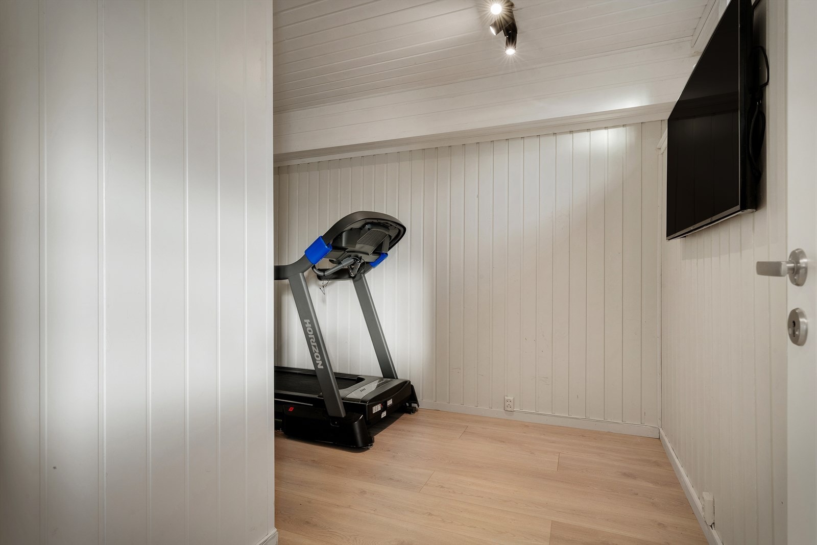 - Sportsbod/innredet bod måler 8,6 m² - Galleribilde