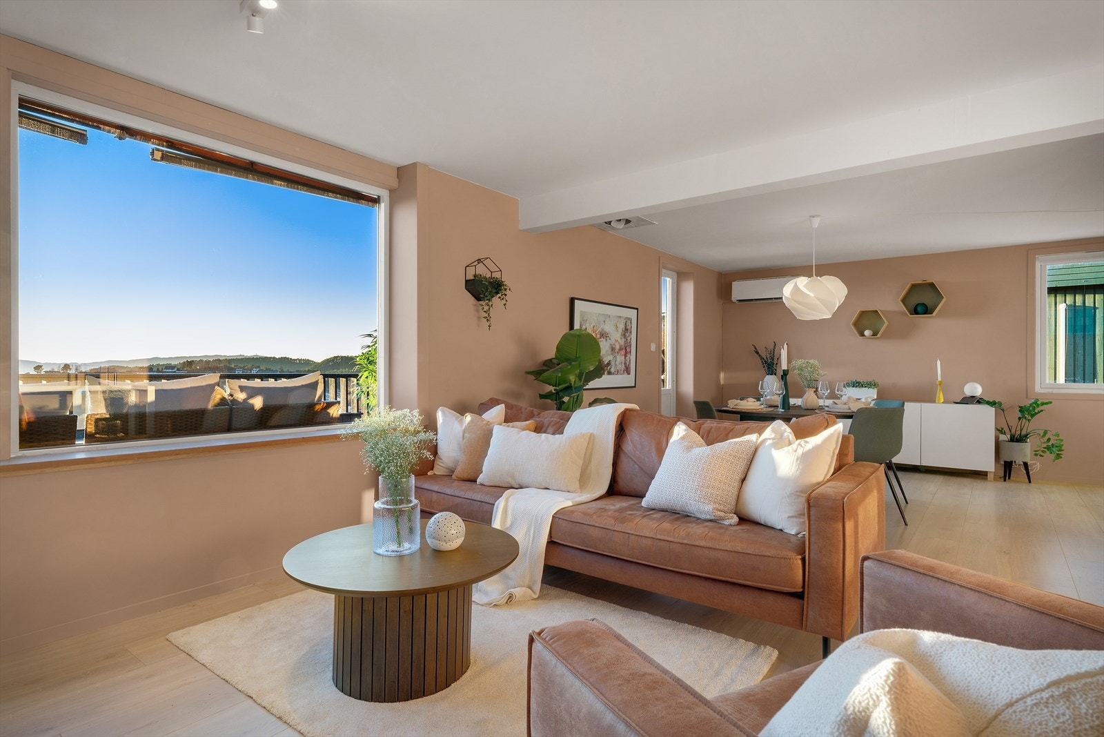 - Nordvik Bolig v/Remie Schjelderup Henriksen har gleden av å presentere Sikthaugen Terrasse 24. Foto: Inge Jørpeland - Galleribilde