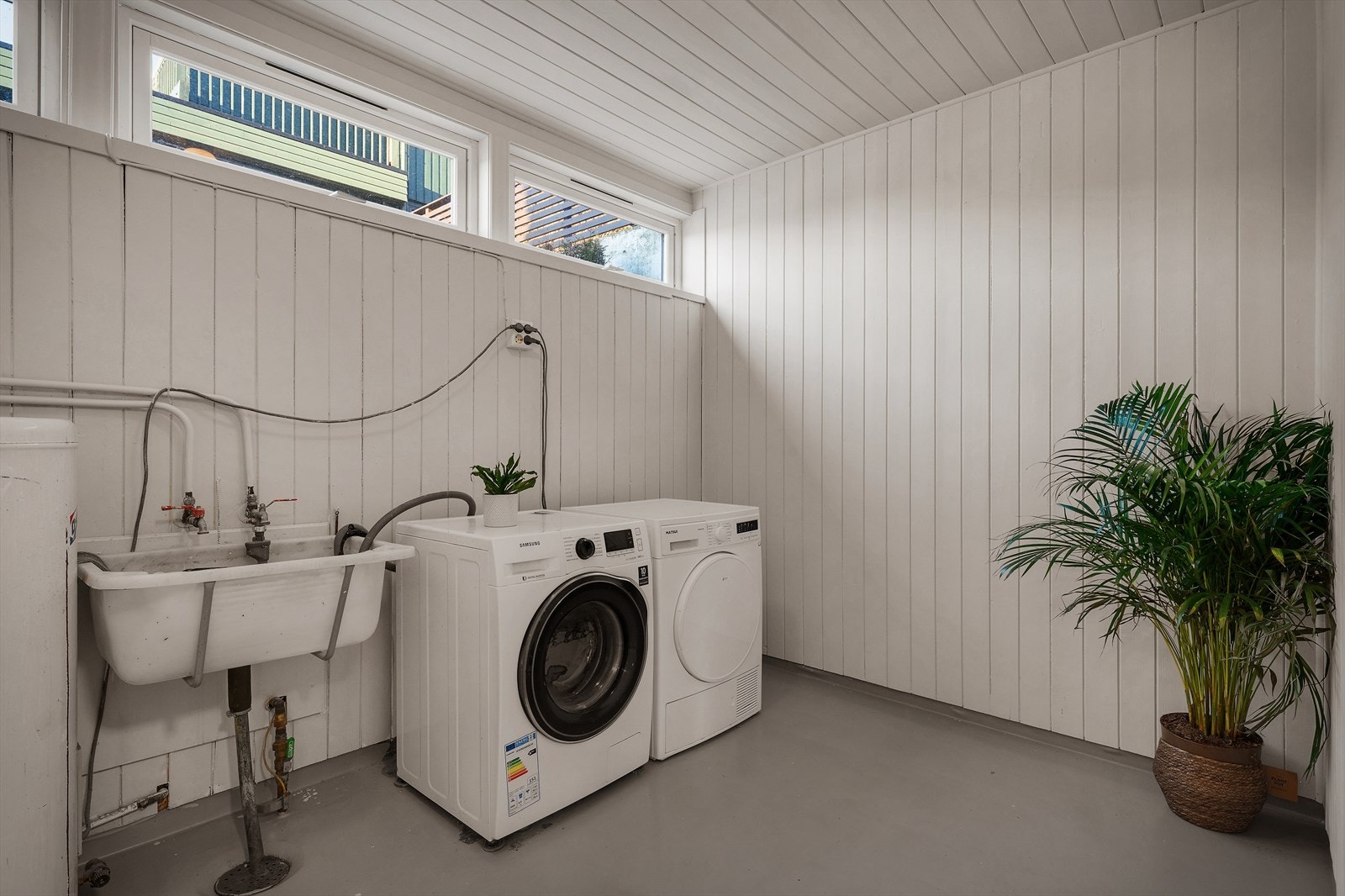 - Boligen har også separat vaskerom, en drøm for alle i en hektisk hverdag - Galleribilde