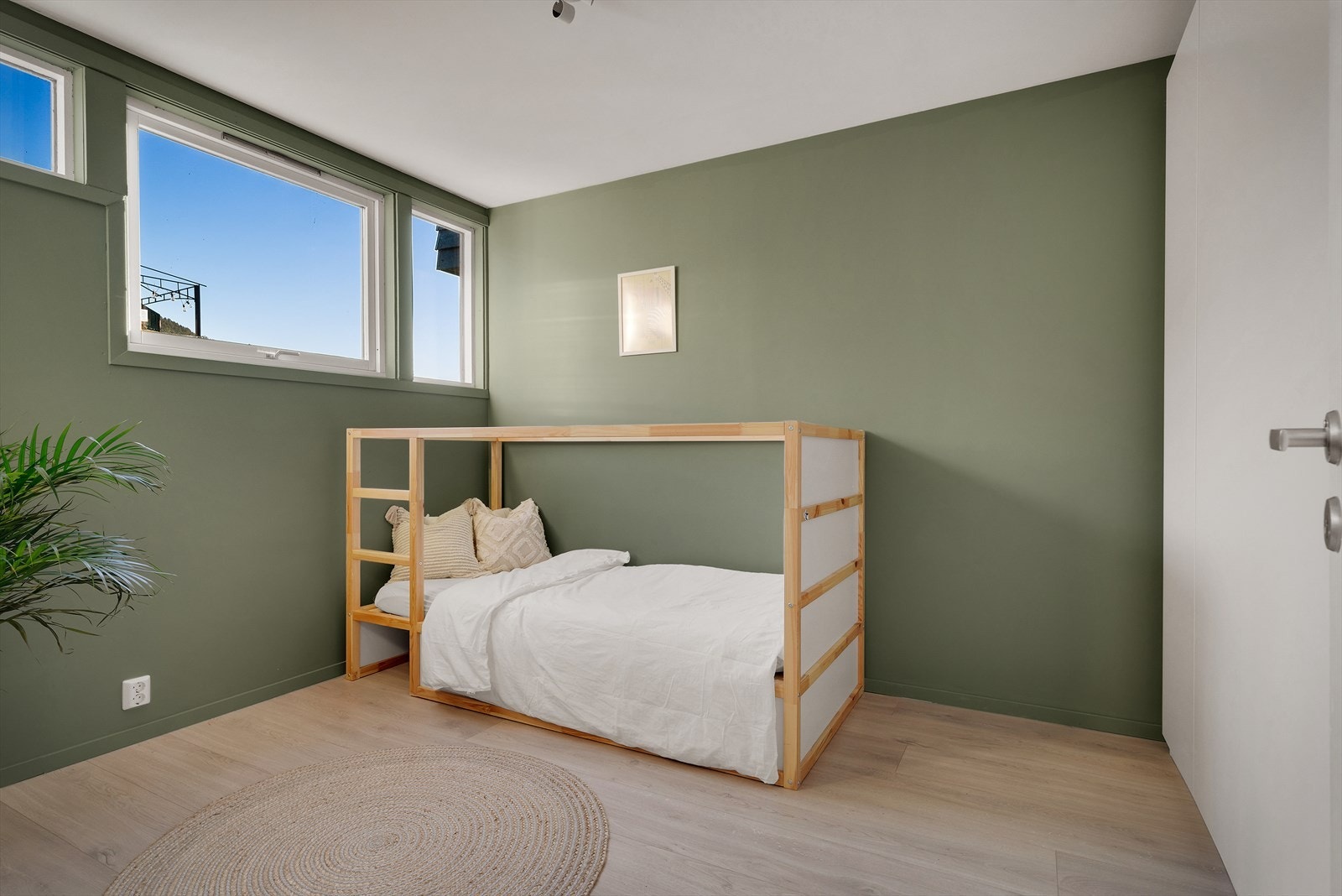 - Her har du god plass til seng og annet ønsket møblement - Galleribilde