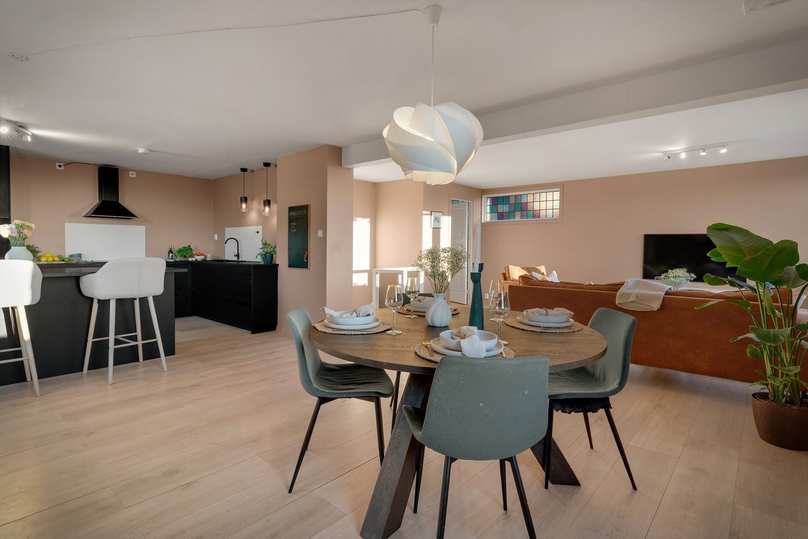 - Merk nytt laminatgulv i hovedetasjen fra 2020 - Galleribilde