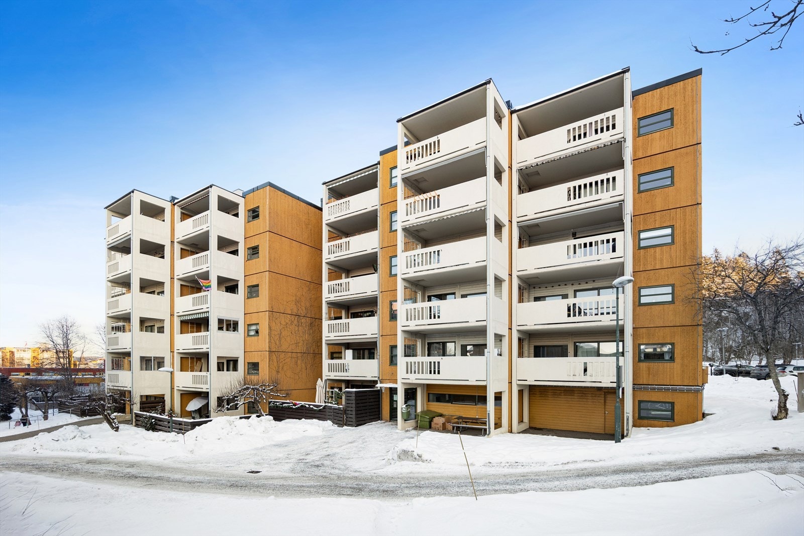 Bjørka borettslag ligger i et rolig og veletablert nabolag, med kort vei til alt du trenger i hverdagen. Galleribilde