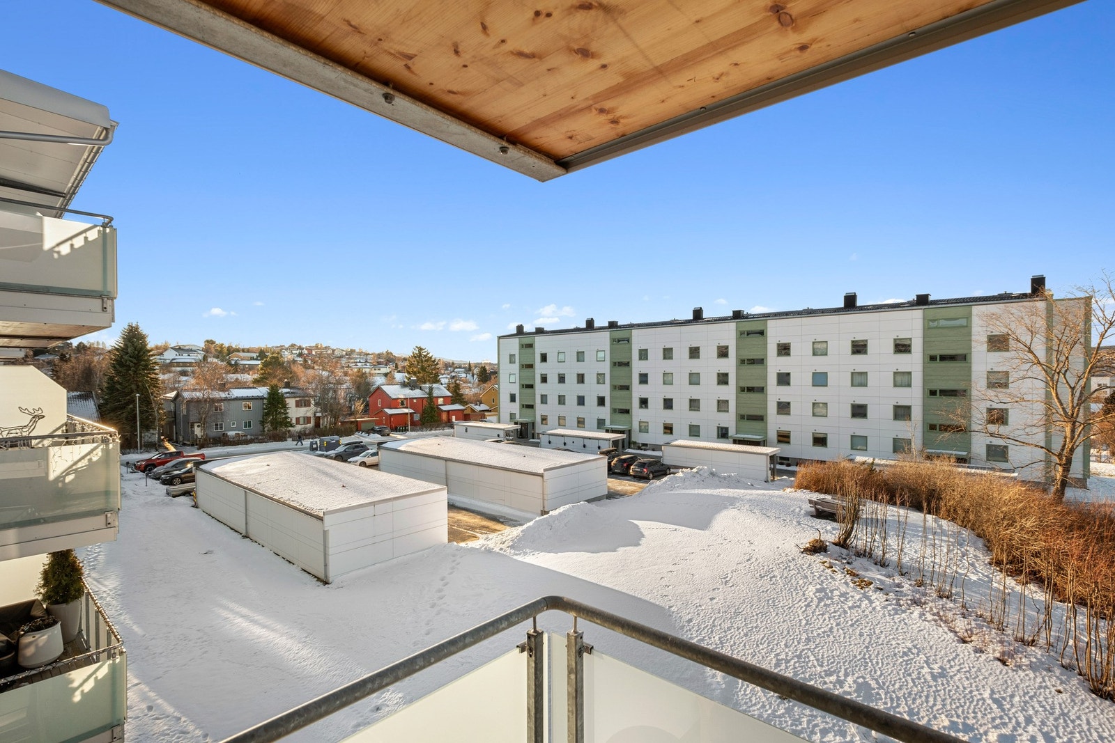 Fra balkongen har man fint utsikt over nærområdet rundt Galleribilde