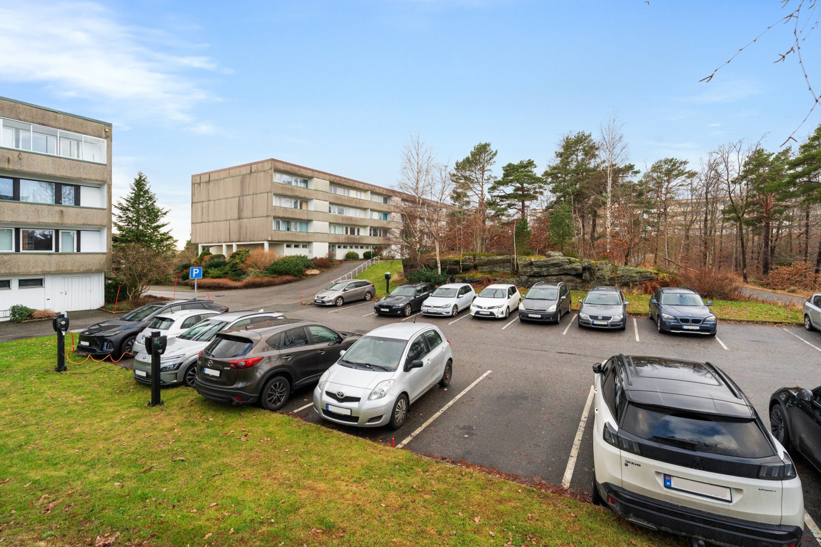 - Felles parkering for beboerne med mulighet for lading av elbil - Galleribilde