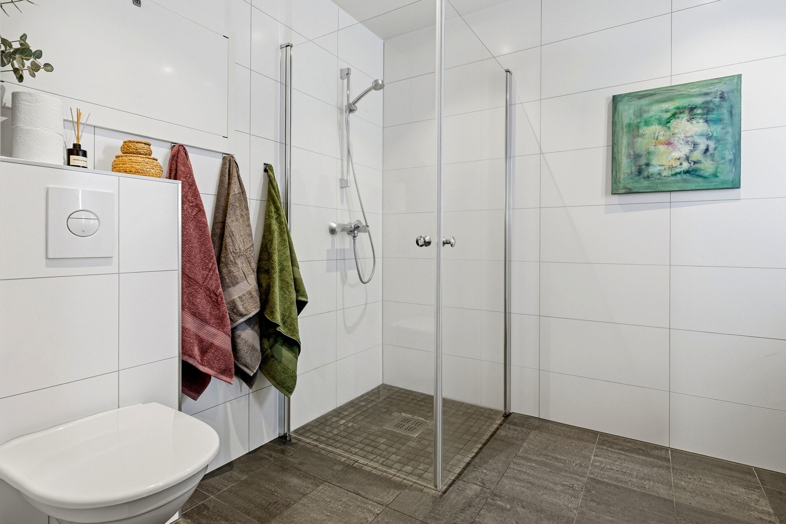 Stort og flott bad/vaskerom Galleribilde