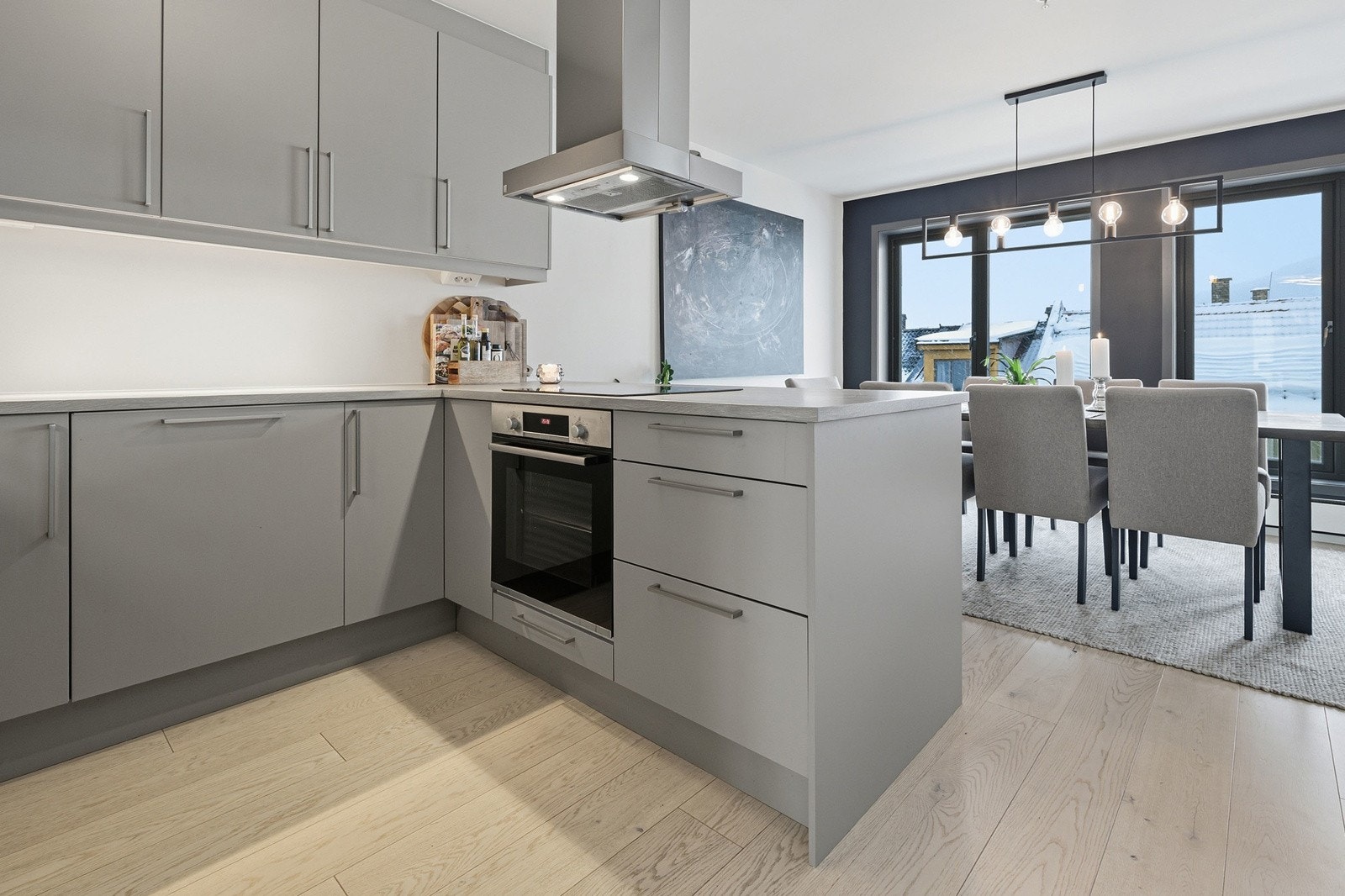 Kjøkken mot spiseplassen Galleribilde